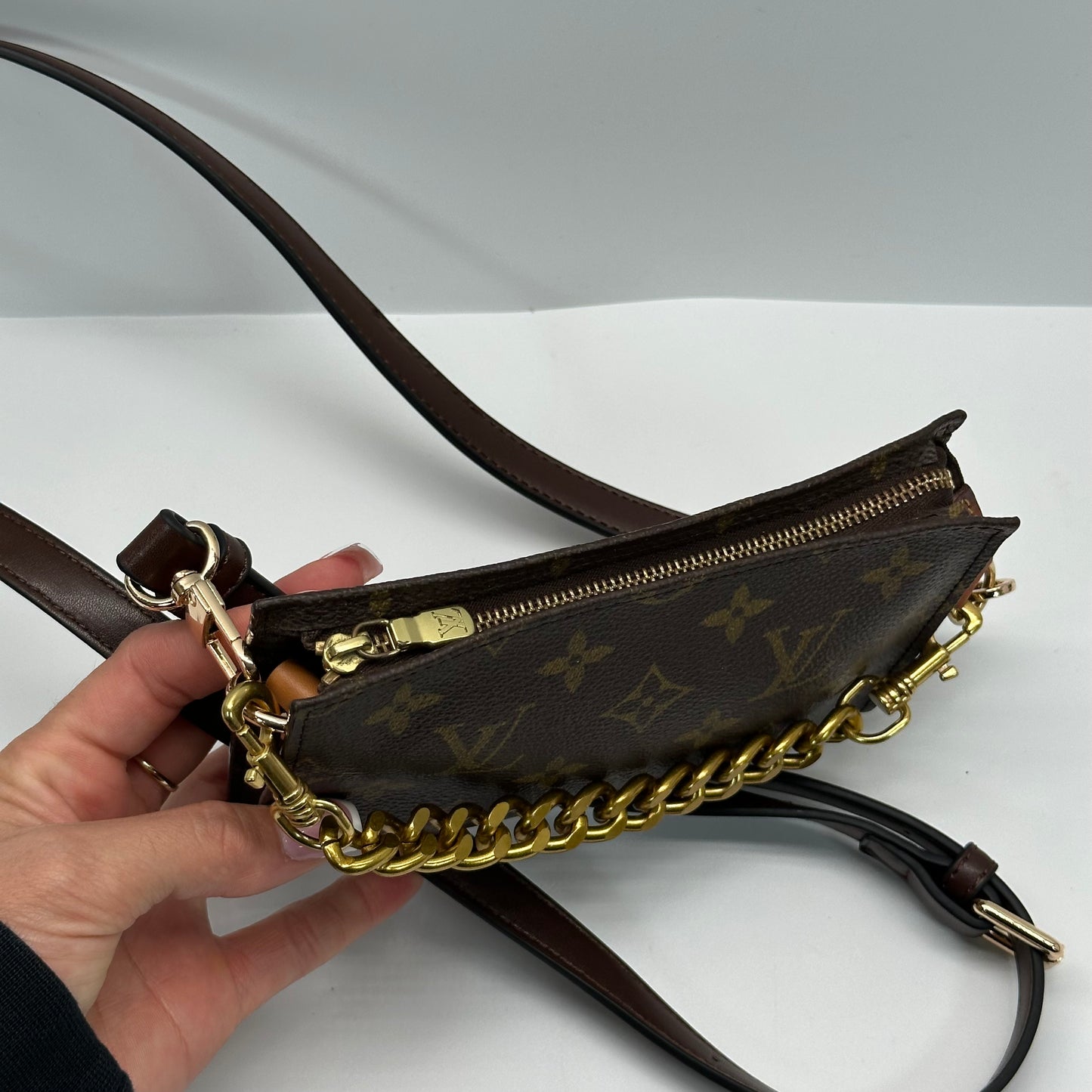 Authentic Louis Vuitton Monogram Bucket Pouch Crossbody
