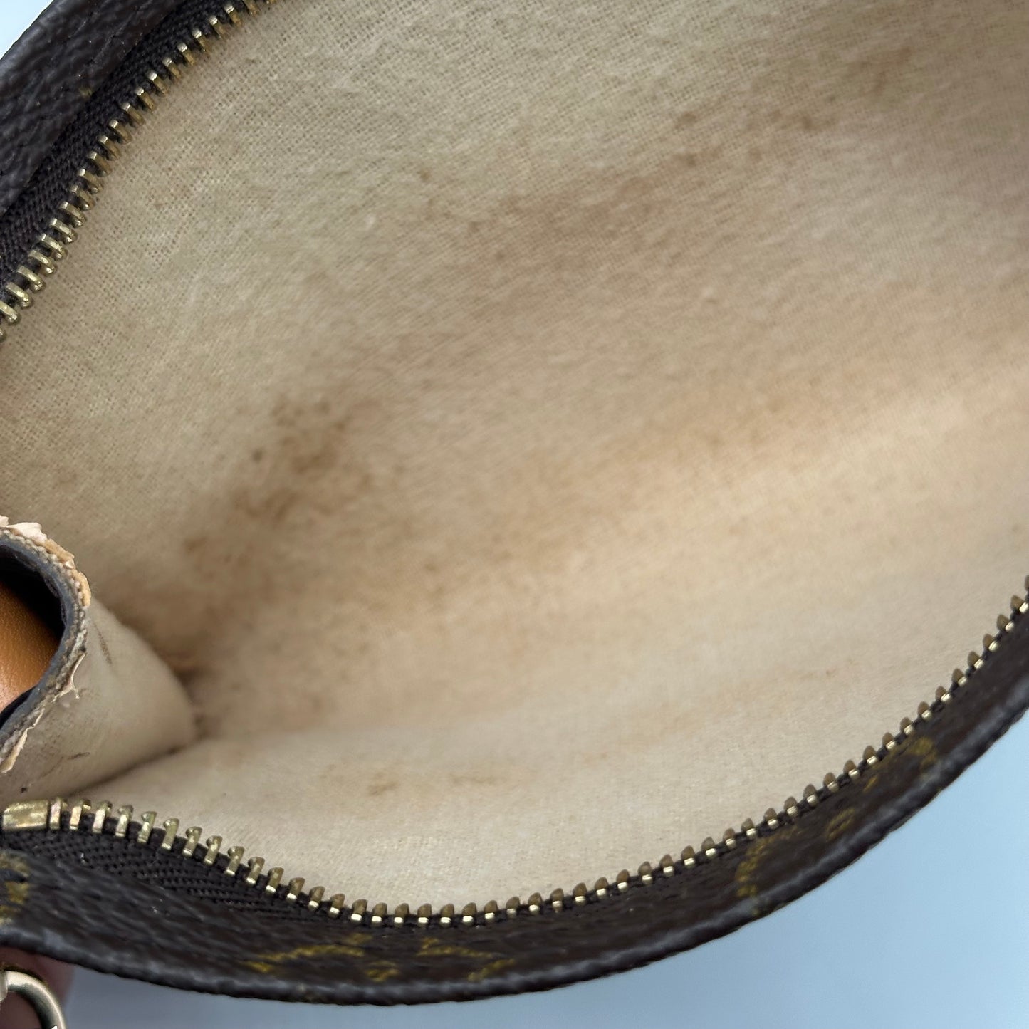 Authentic Louis Vuitton Monogram Bucket Pouch Crossbody