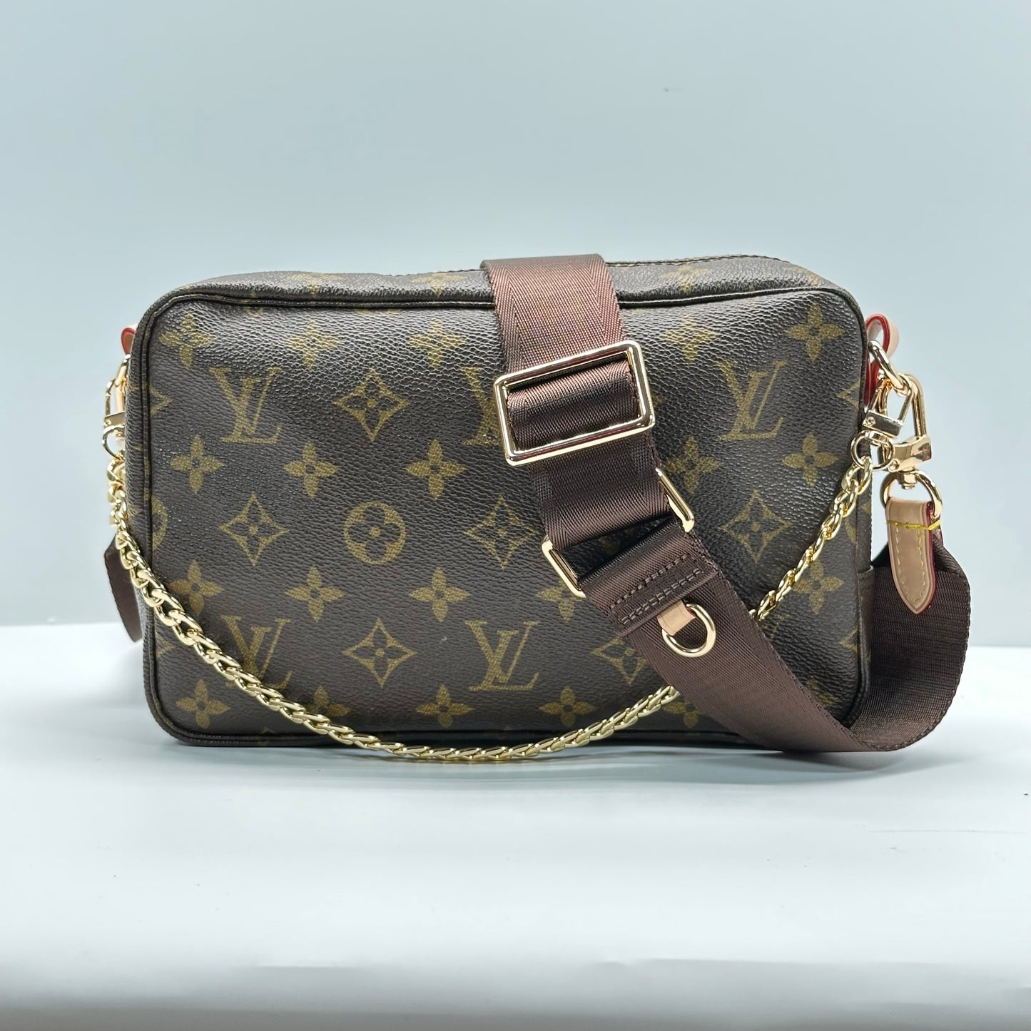 Authentic 1988 Louis Vuitton Monogram Trousse 23 Crossbody