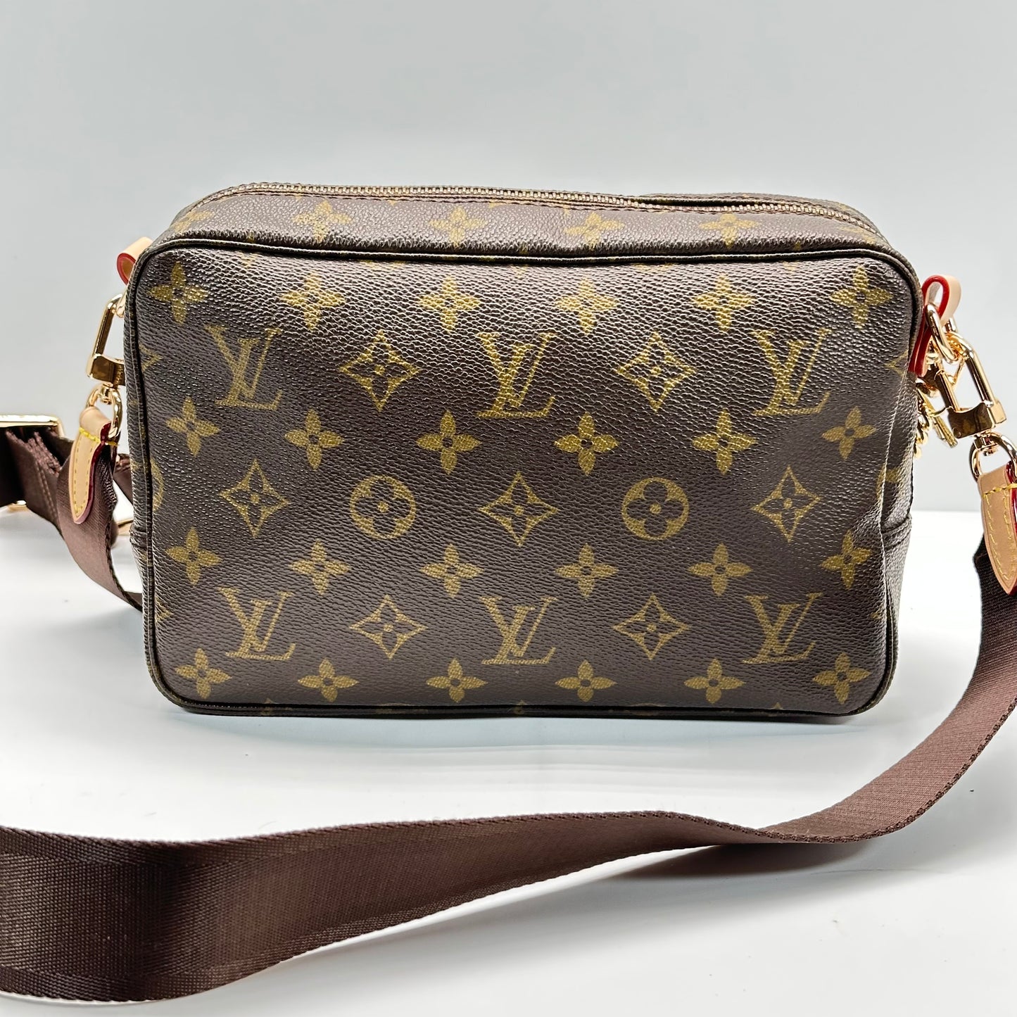 Authentic 1988 Louis Vuitton Monogram Trousse 23 Crossbody