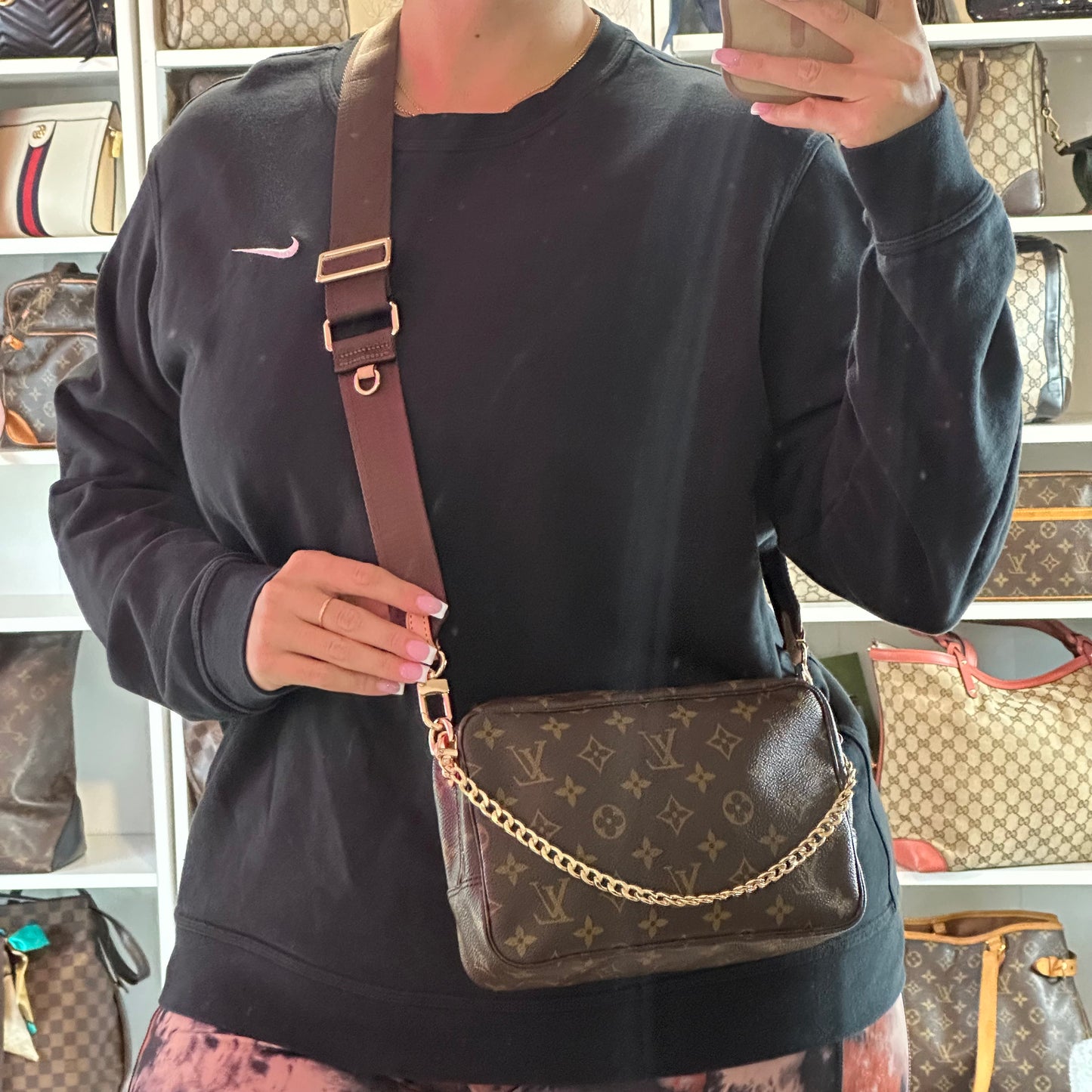 Authentic 1988 Louis Vuitton Monogram Trousse 23 Crossbody