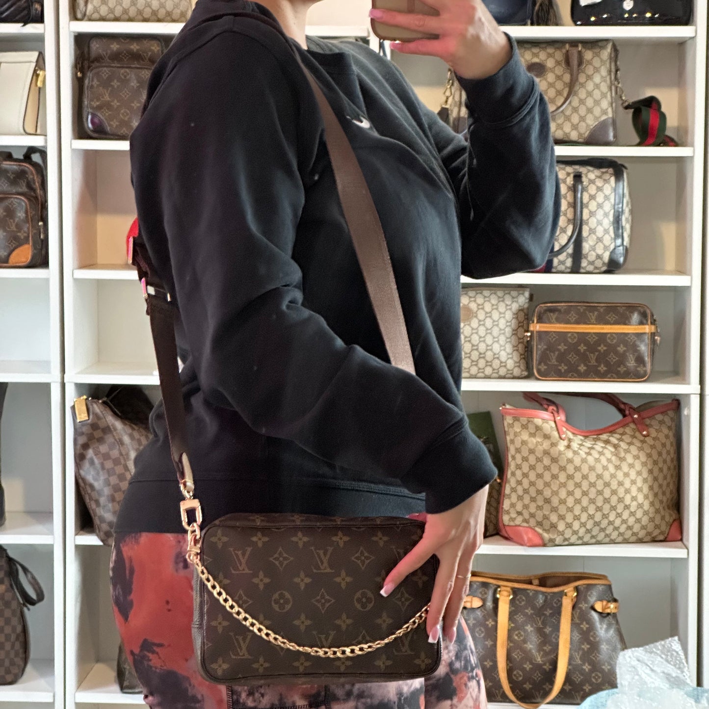 Authentic 1988 Louis Vuitton Monogram Trousse 23 Crossbody