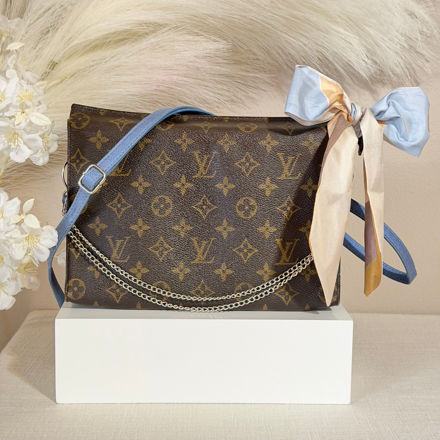 Authentic Louis Vuitton Monogram Toiletry 26 Crossbody