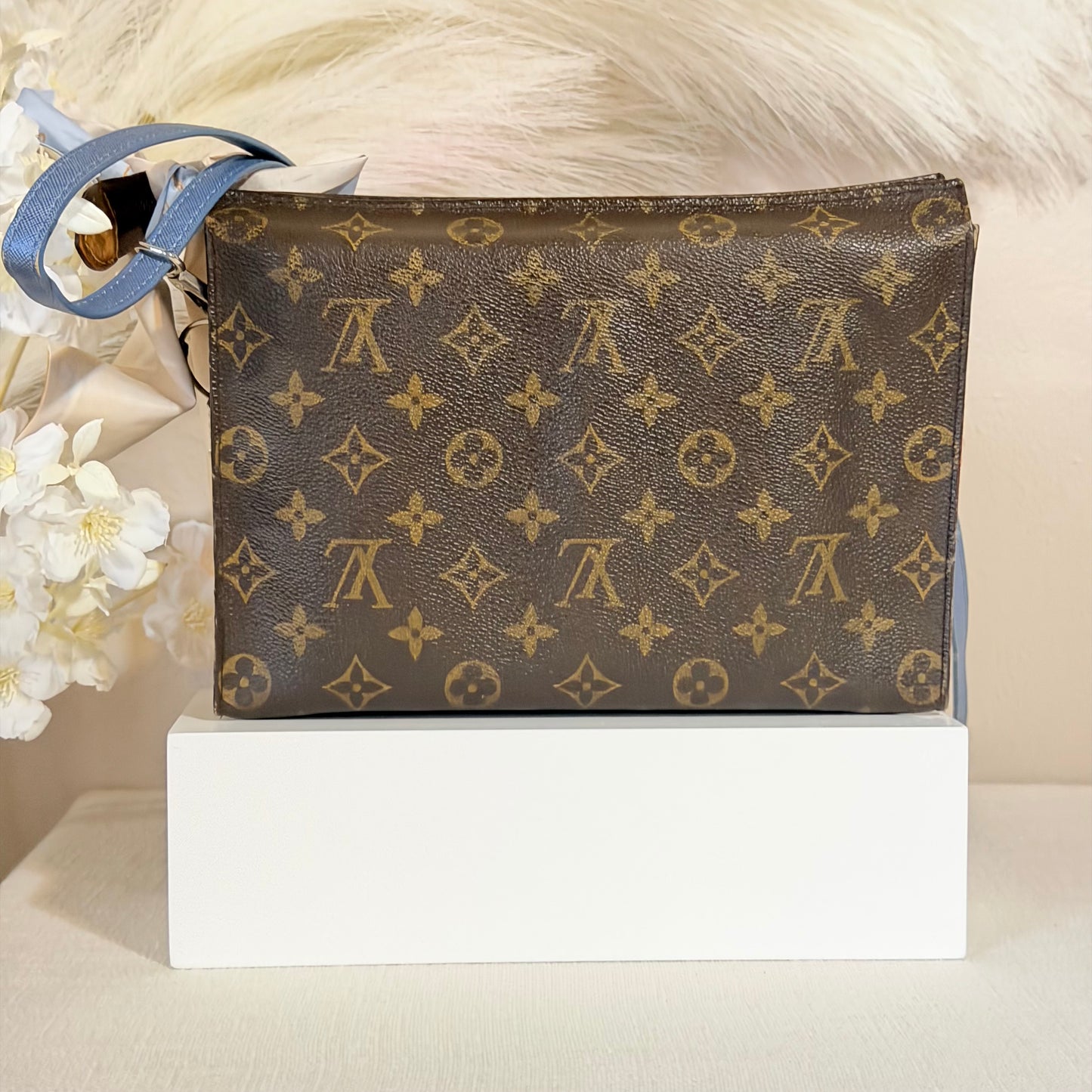 Authentic Louis Vuitton Monogram Toiletry 26 Crossbody