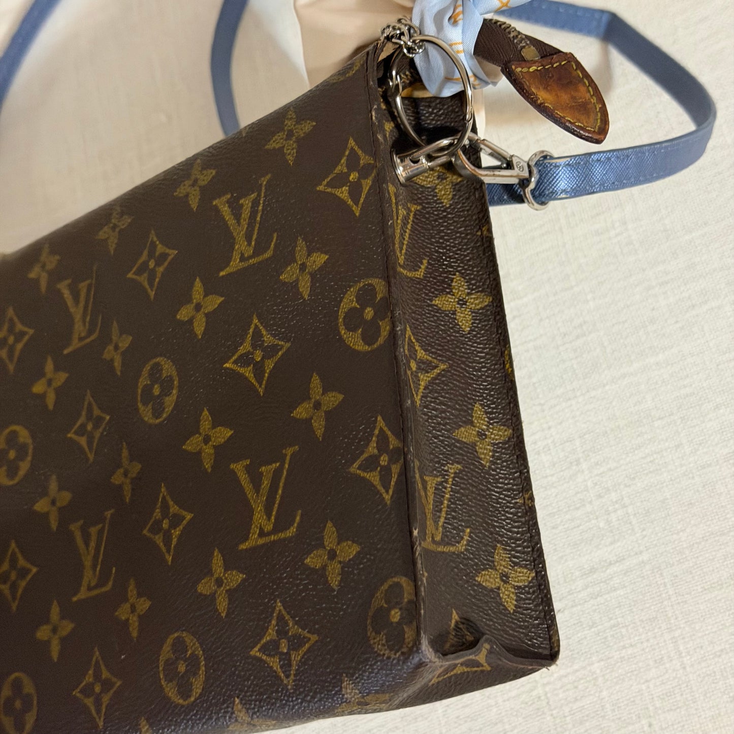 Authentic Louis Vuitton Monogram Toiletry 26 Crossbody