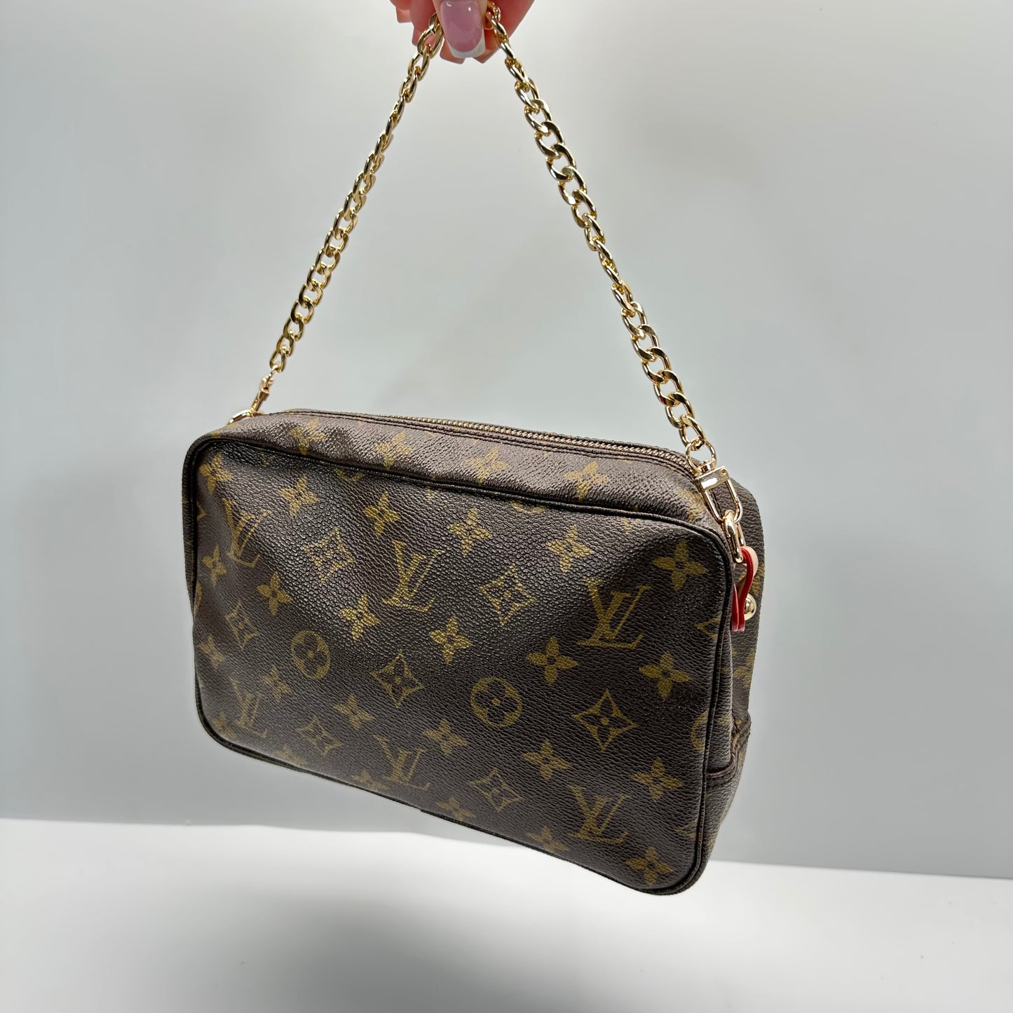 Authentic 1988 Louis Vuitton Monogram Trousse 23 Crossbody