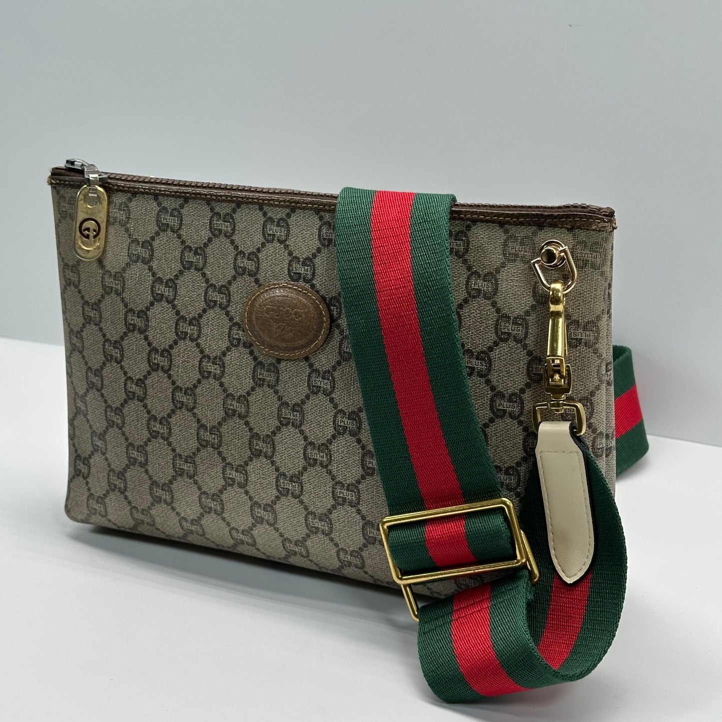 Authentic GUCCI Vintage GG Zipper Pouch Crossbody