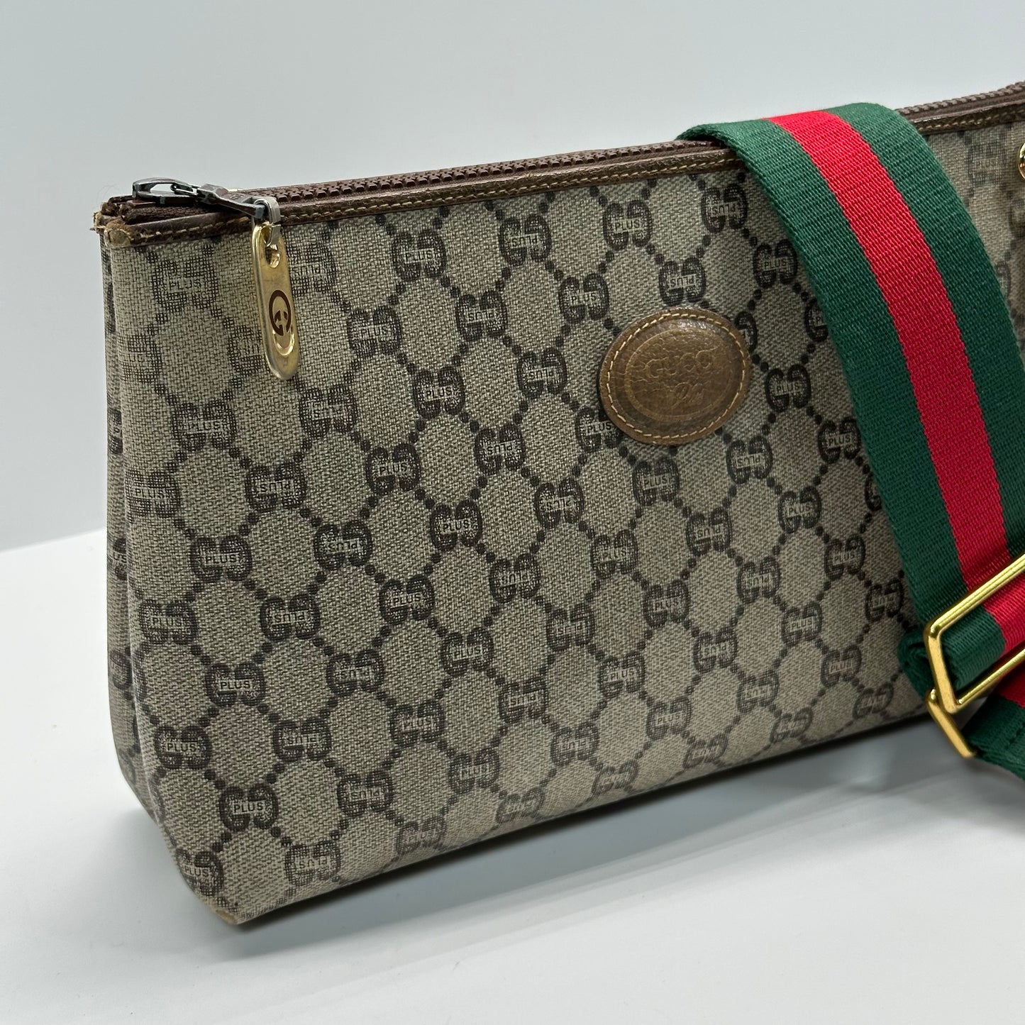 Authentic GUCCI Vintage GG Zipper Pouch Crossbody
