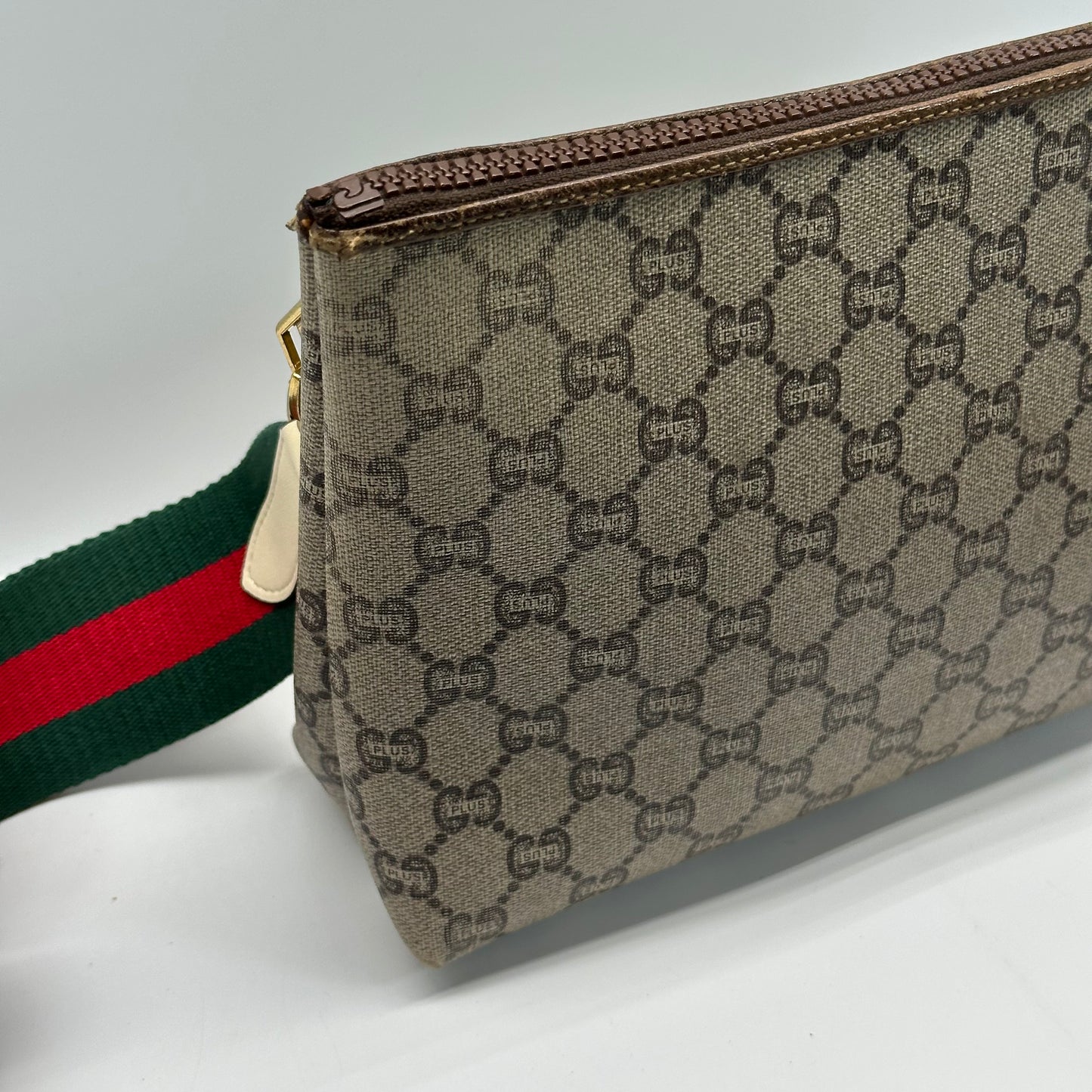 Authentic GUCCI Vintage GG Zipper Pouch Crossbody