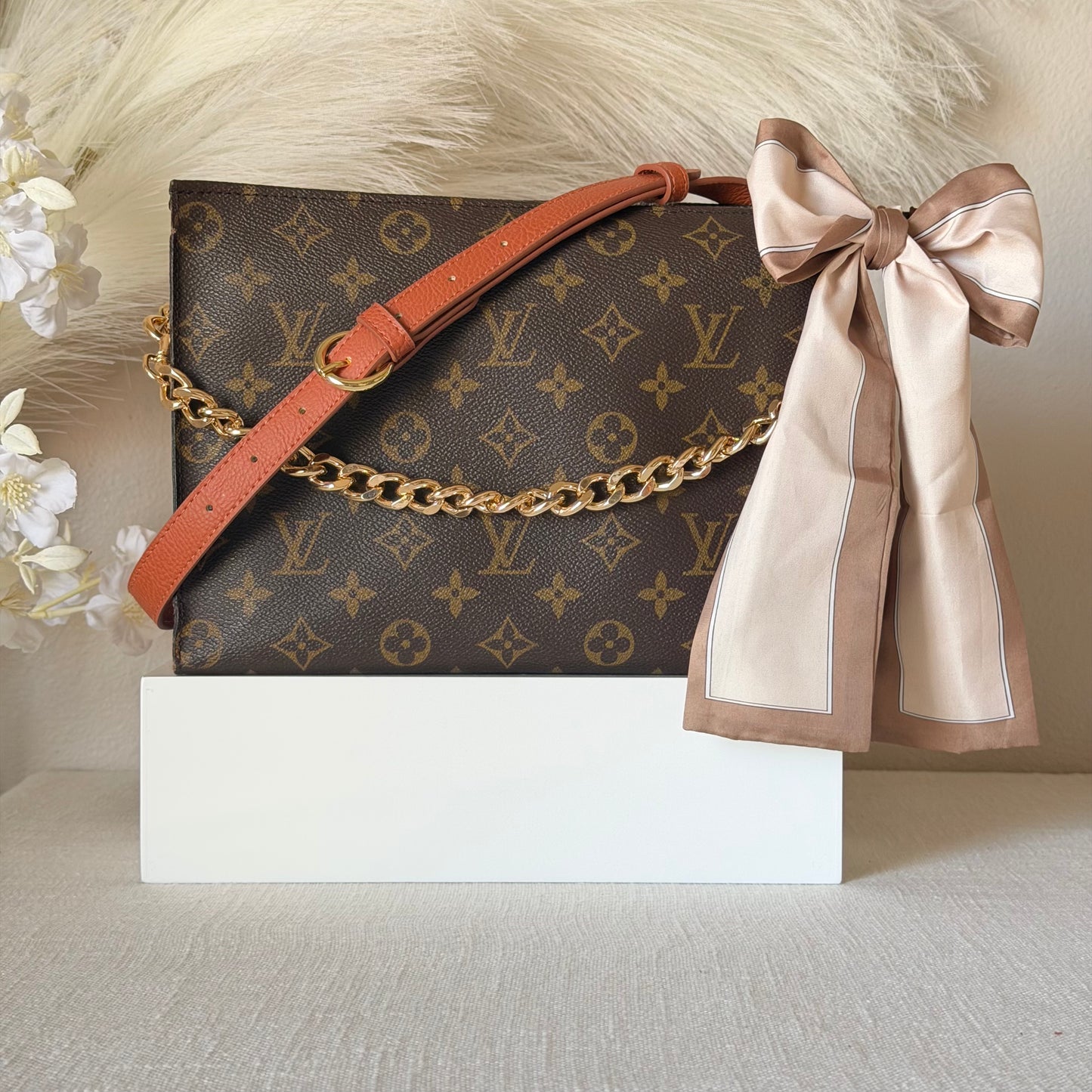 Authentic Louis Vuitton Monogram Toiletry 26 Crossbody