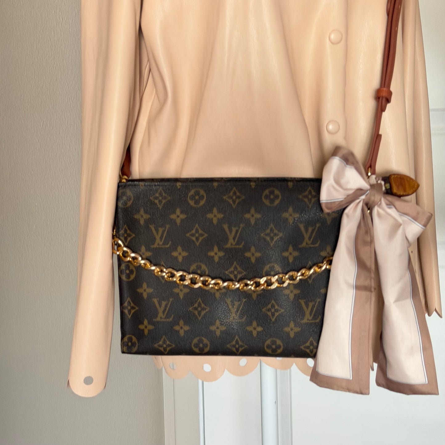 Authentic Louis Vuitton Monogram Toiletry 26 Crossbody