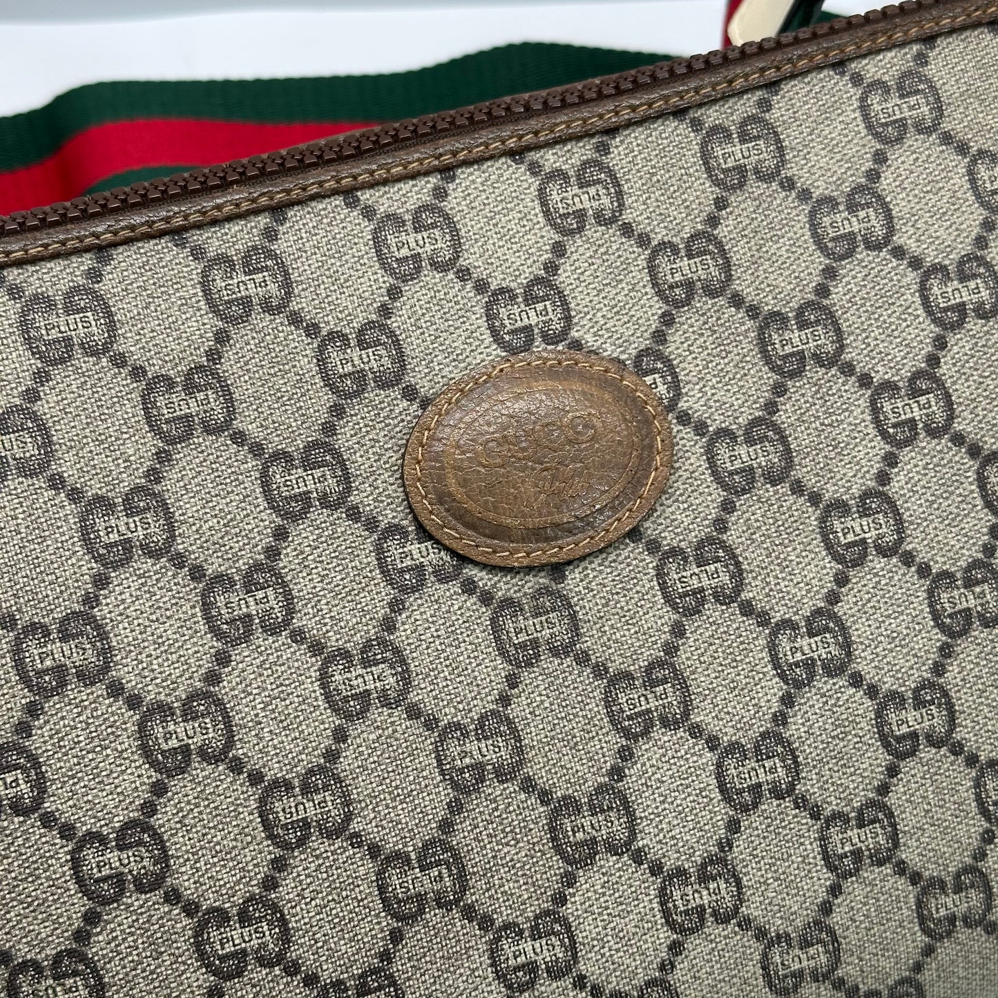 Authentic GUCCI Vintage GG Zipper Pouch Crossbody