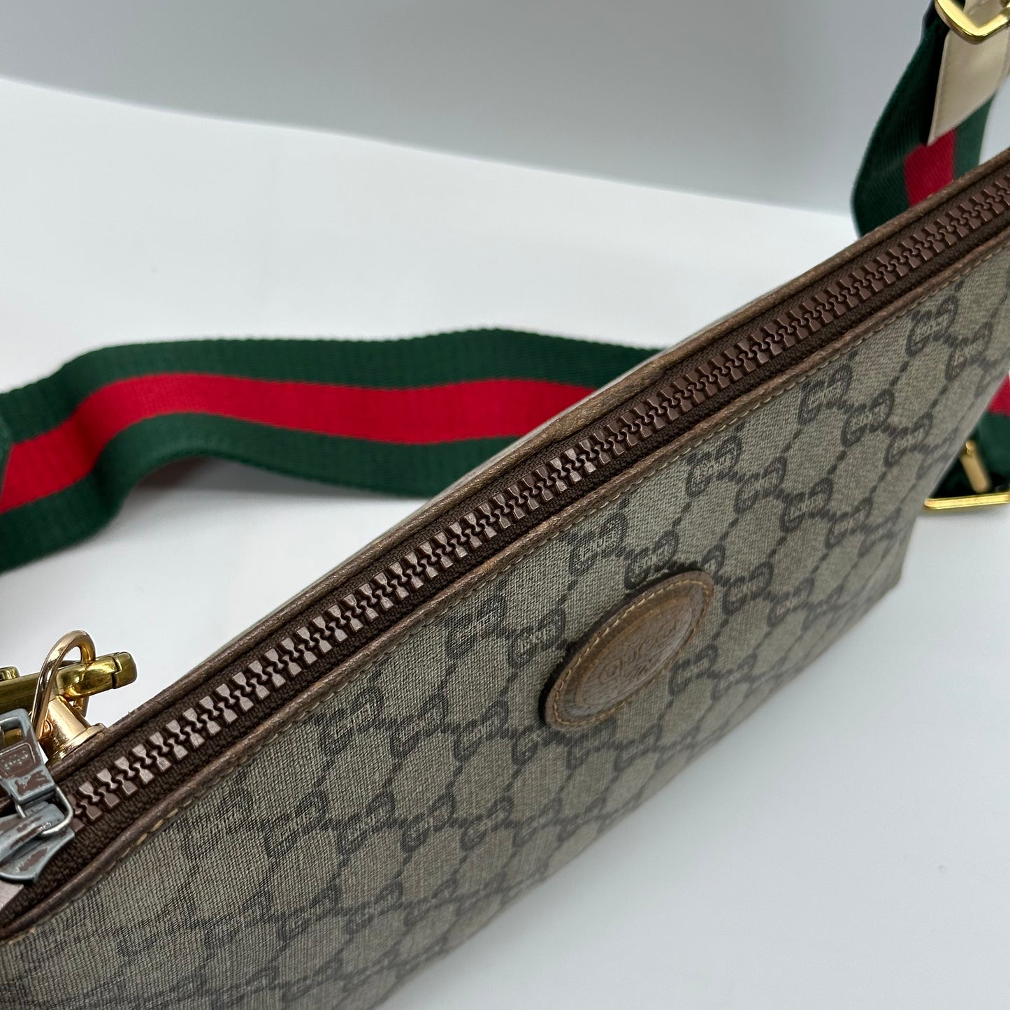 Authentic GUCCI Vintage GG Zipper Pouch Crossbody