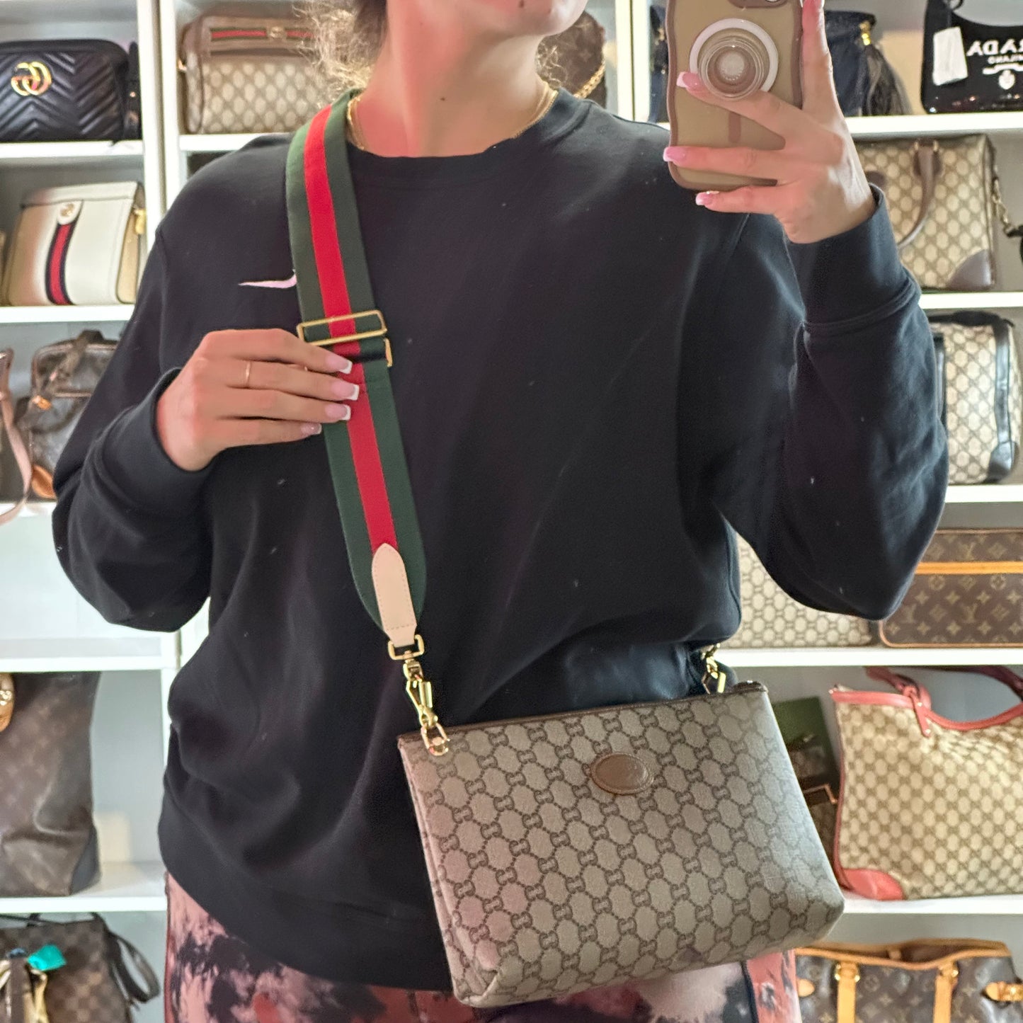 Authentic GUCCI Vintage GG Zipper Pouch Crossbody