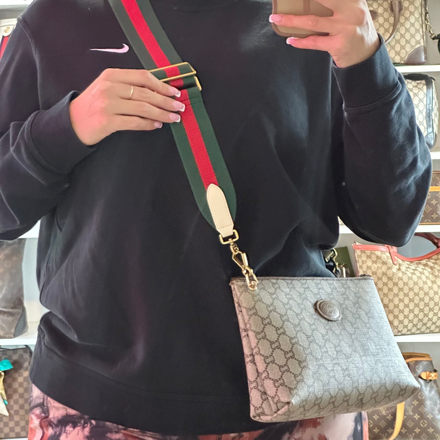 Authentic GUCCI Vintage GG Zipper Pouch Crossbody