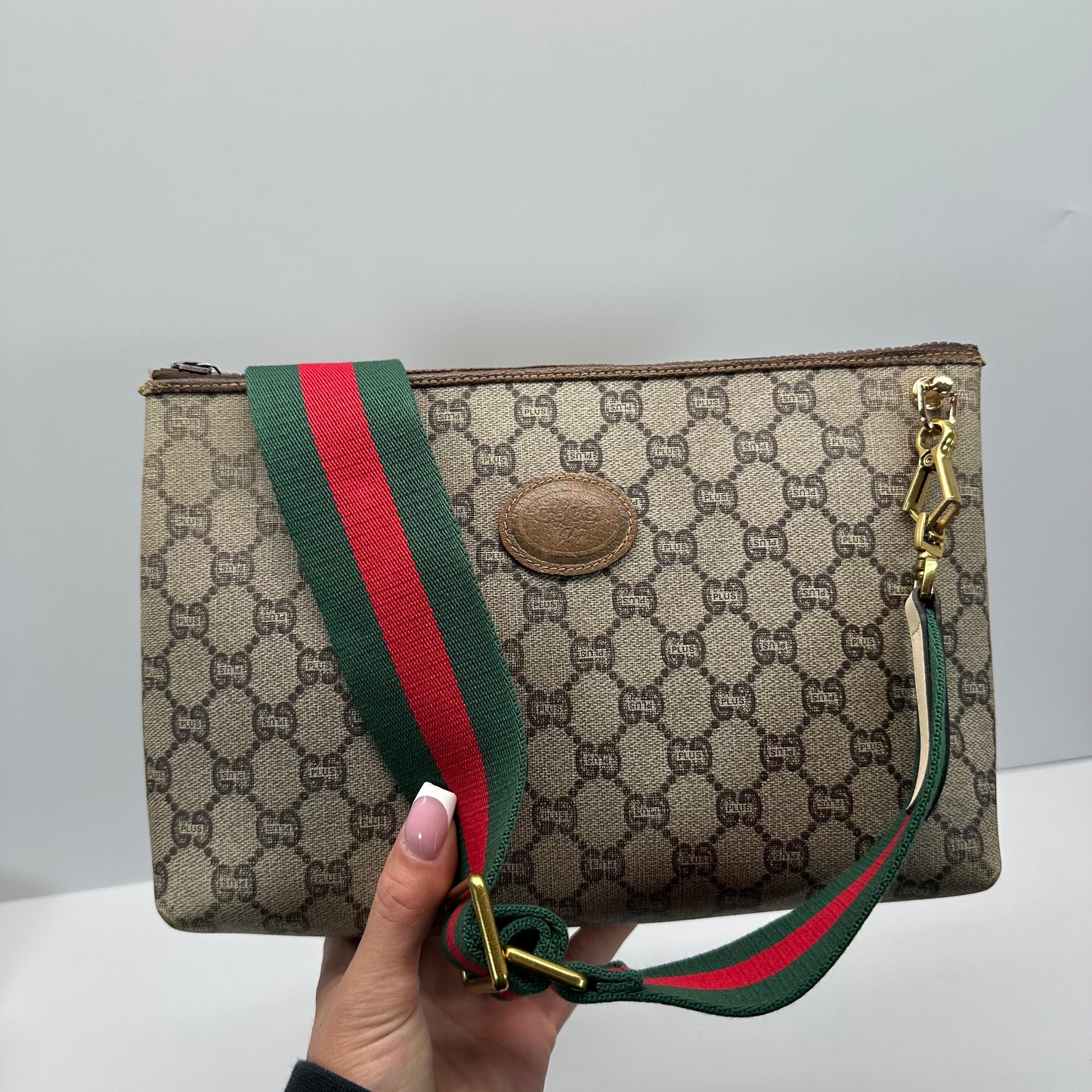 Authentic GUCCI Vintage GG Zipper Pouch Crossbody