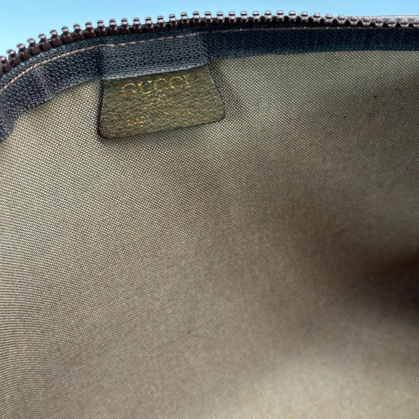 Authentic GUCCI Vintage GG Zipper Pouch Crossbody