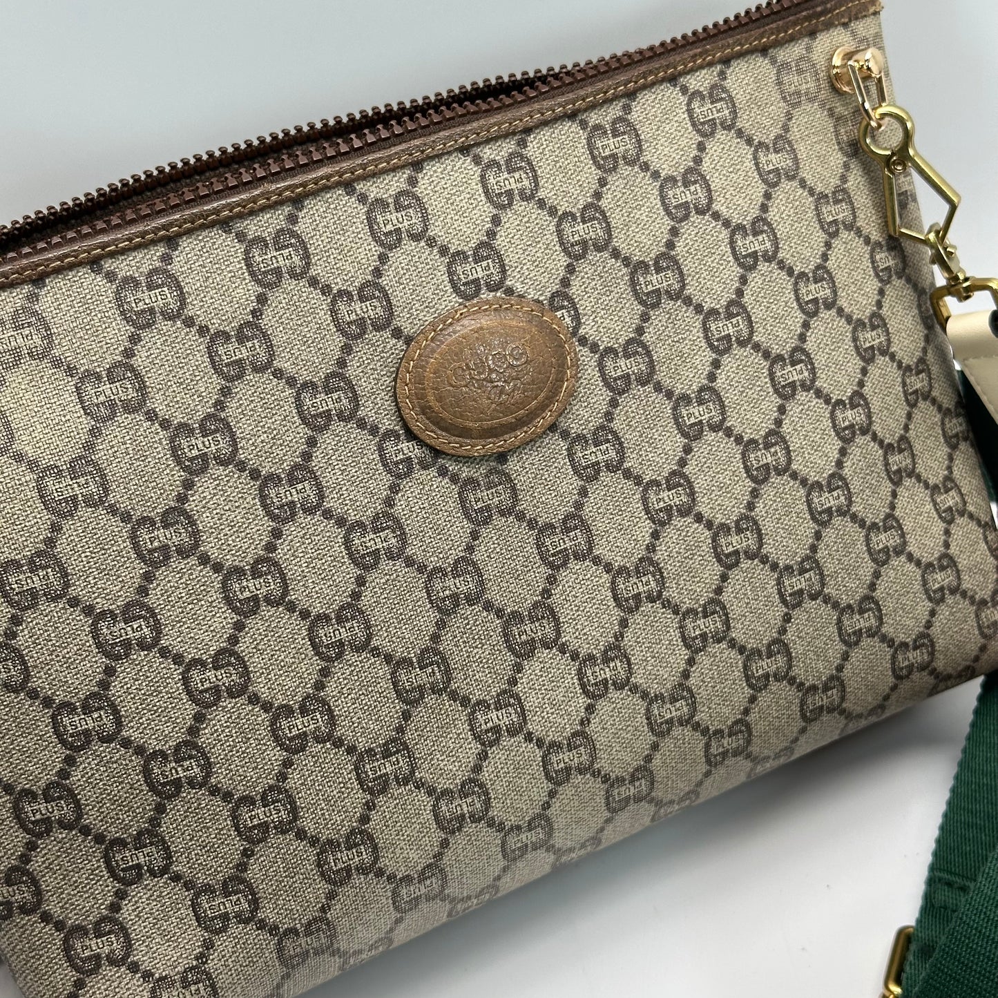 Authentic GUCCI Vintage GG Zipper Pouch Crossbody