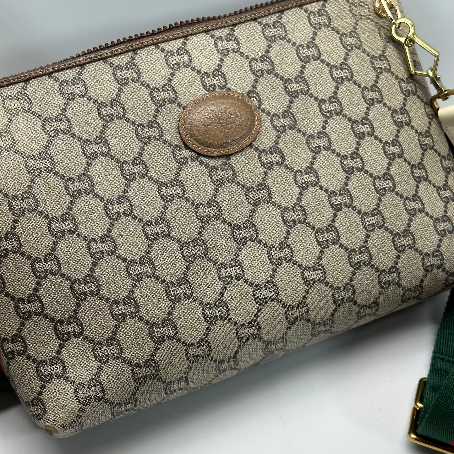 Authentic GUCCI Vintage GG Zipper Pouch Crossbody