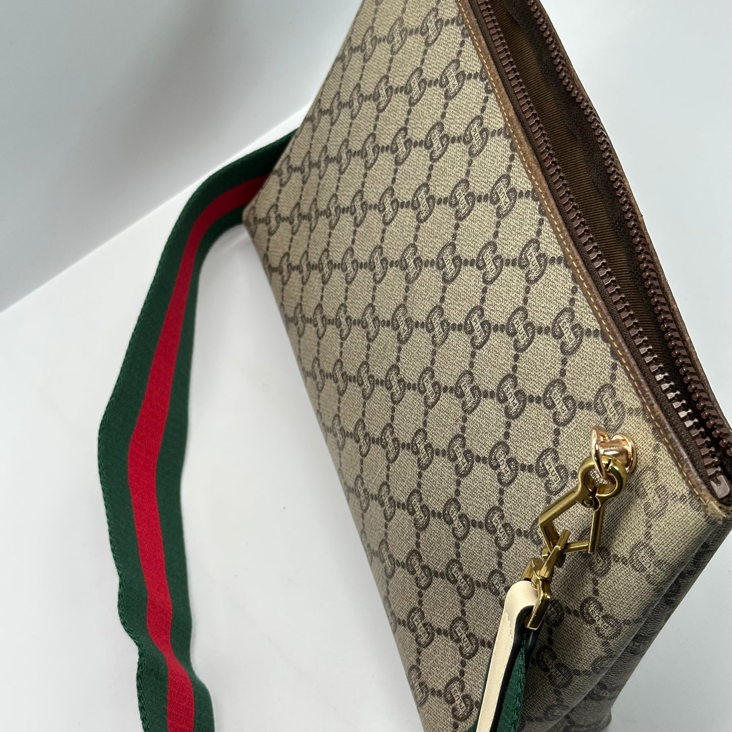 Authentic GUCCI Vintage GG Zipper Pouch Crossbody