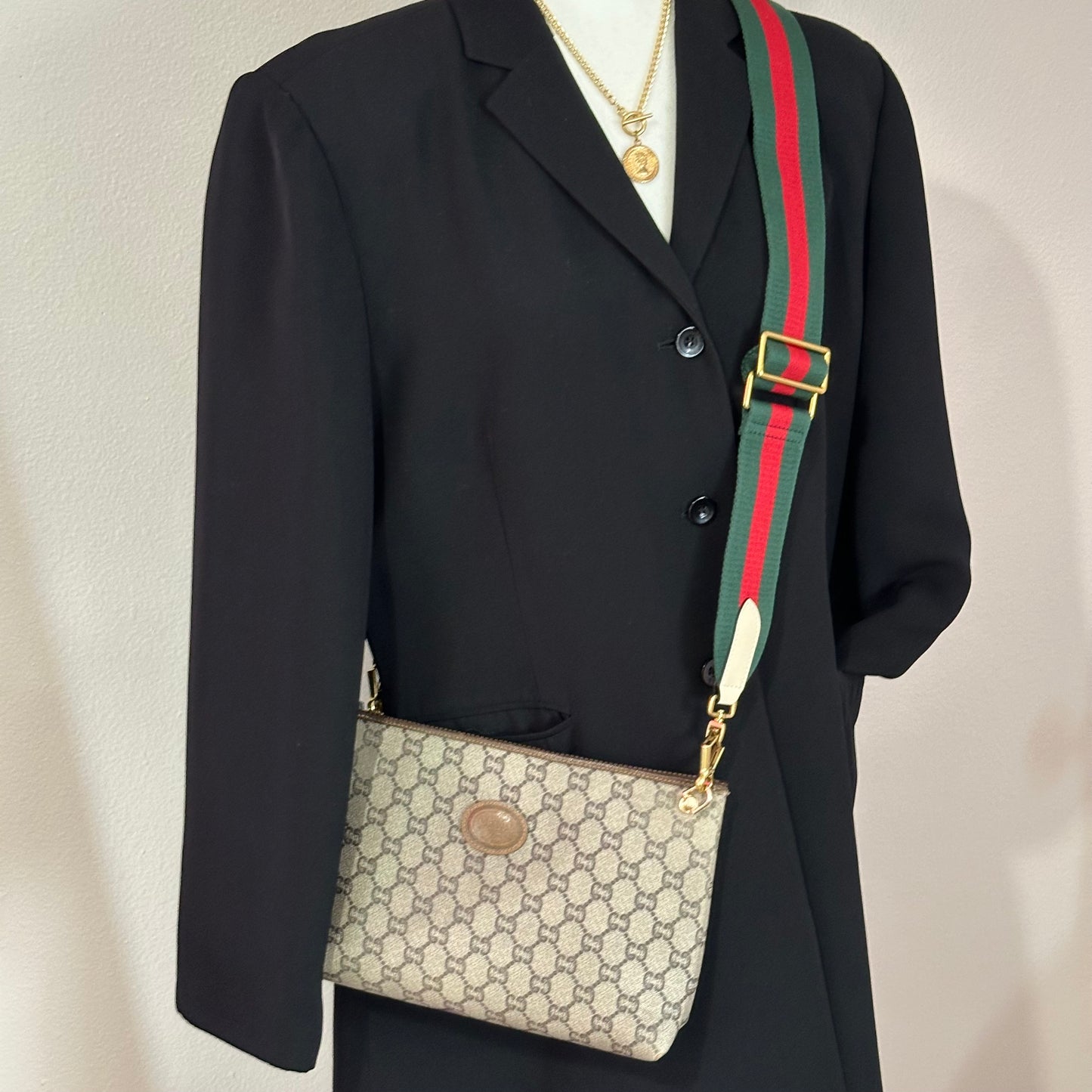 Authentic GUCCI Vintage GG Zipper Pouch Crossbody