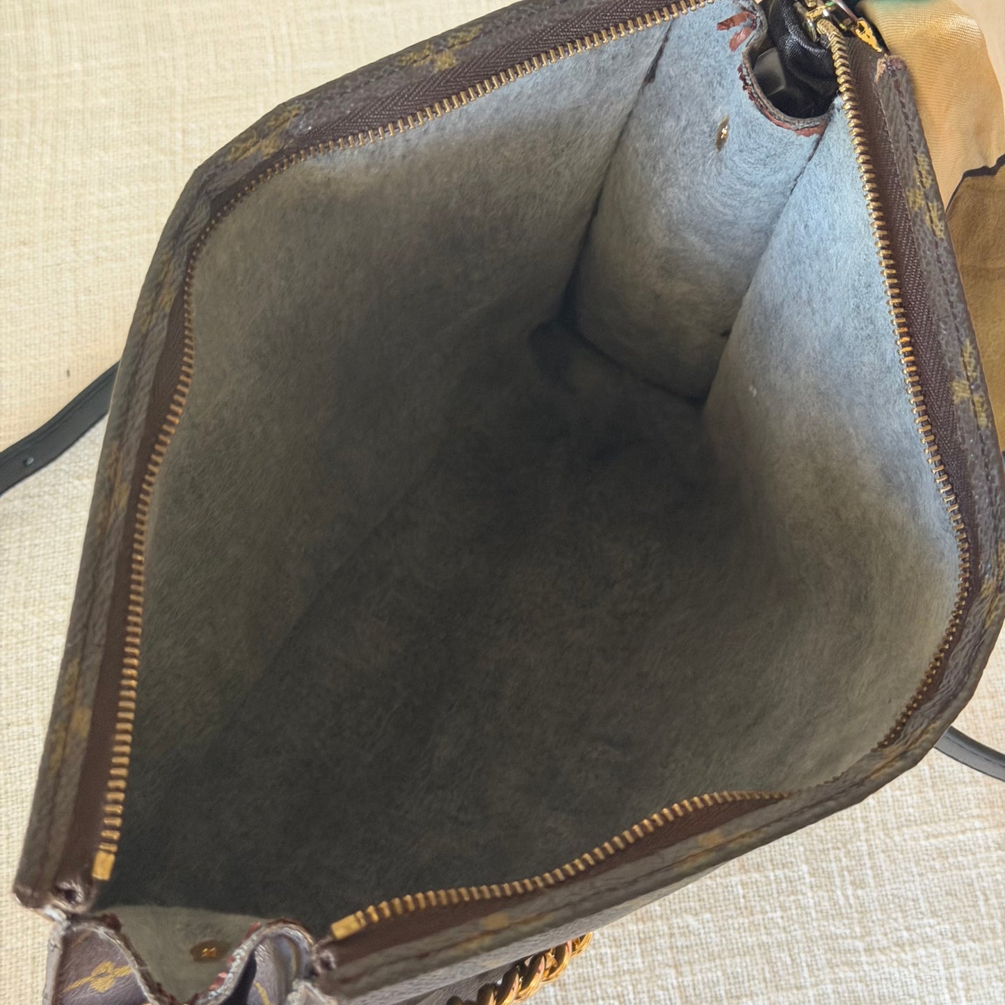 Authentic Louis Vuitton Monogram Toiletry 26 Crossbody