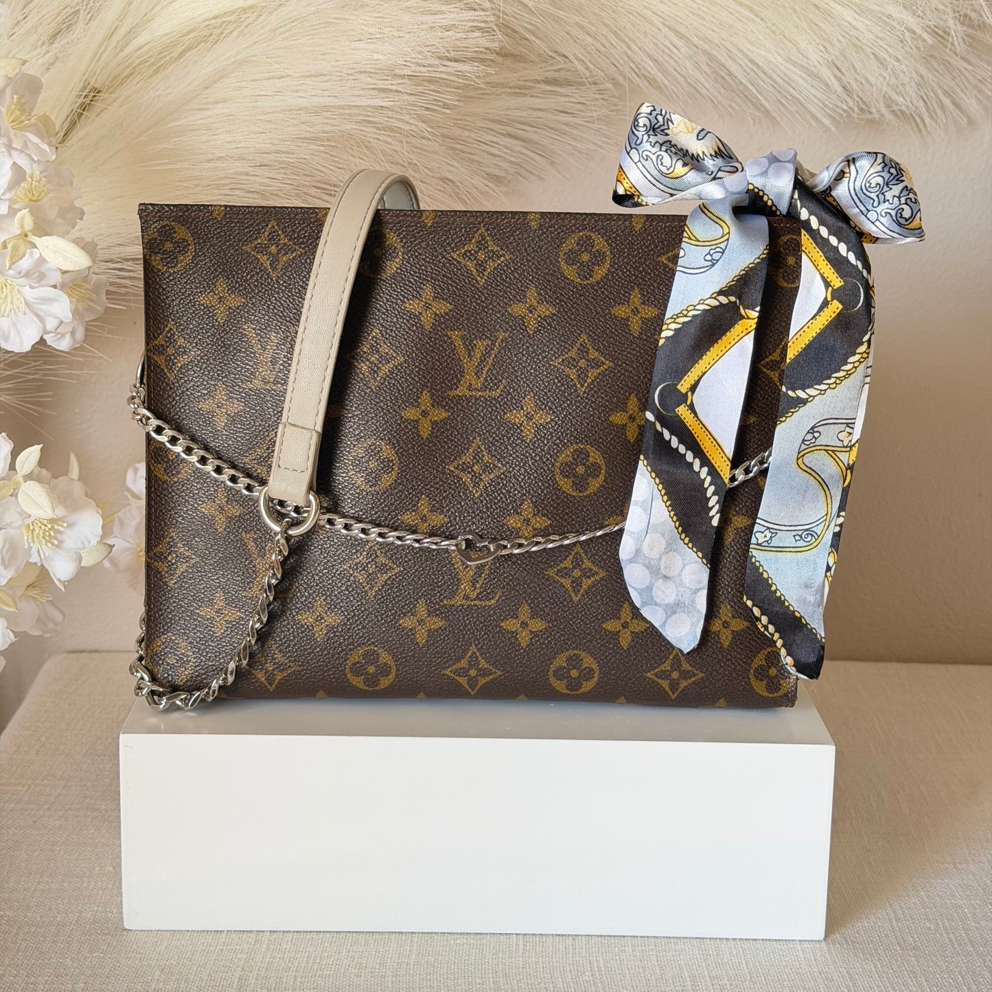 Authentic Louis Vuitton Monogram Toiletry 26 Crossbody