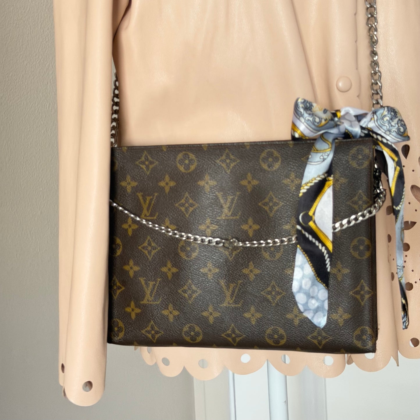Authentic Louis Vuitton Monogram Toiletry 26 Crossbody