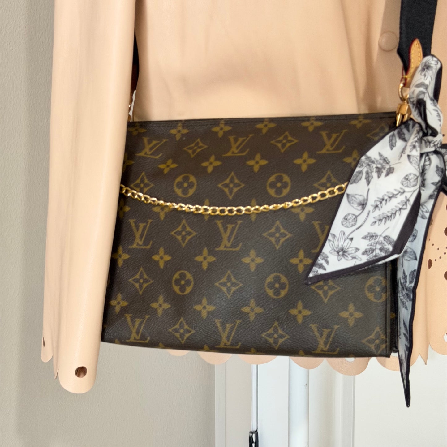 Authentic Louis Vuitton Monogram Toiletry 26 Crossbody