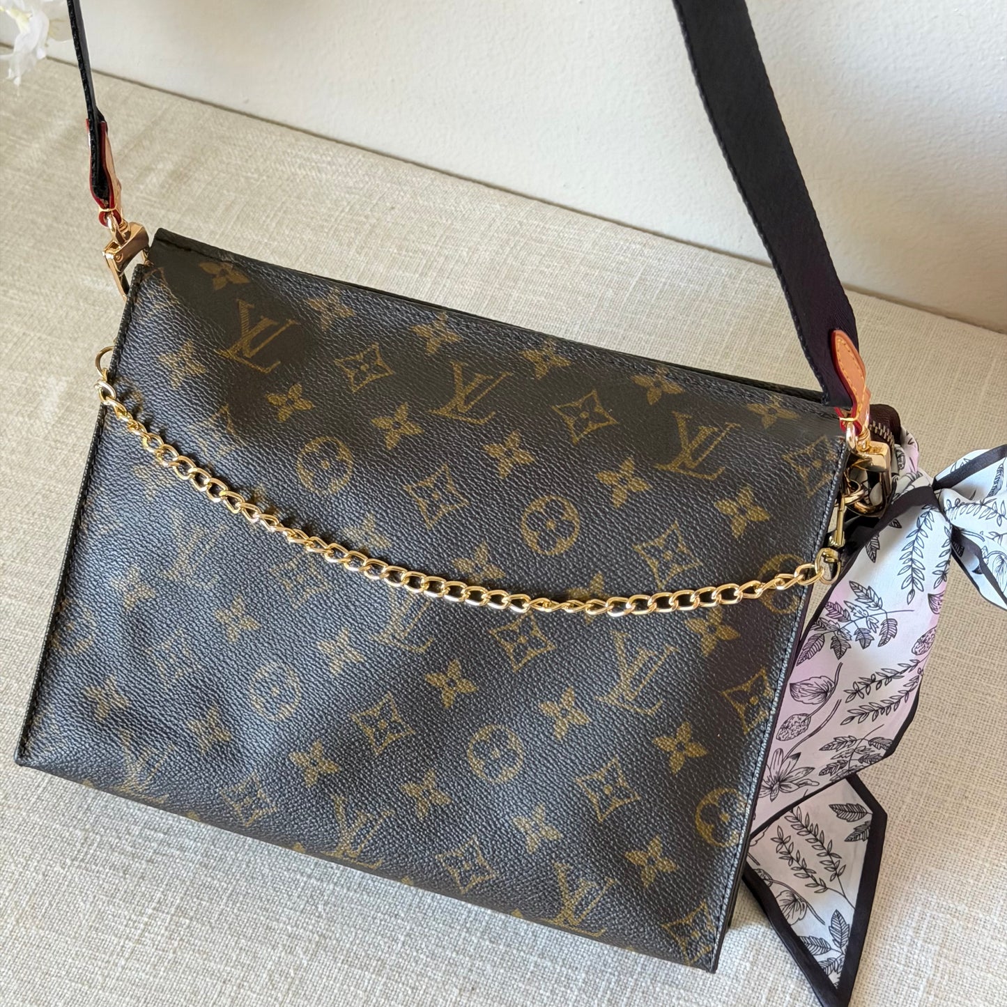 Authentic Louis Vuitton Monogram Toiletry 26 Crossbody