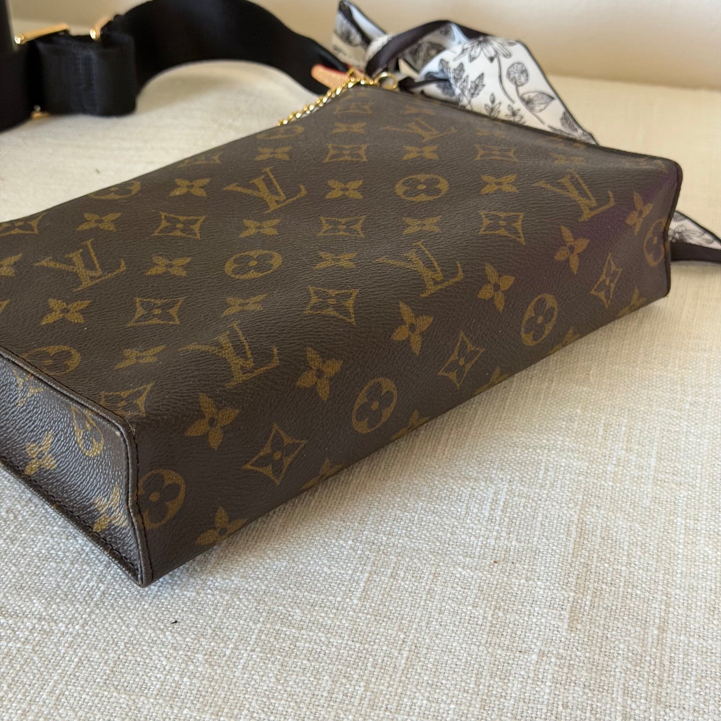 Authentic Louis Vuitton Monogram Toiletry 26 Crossbody