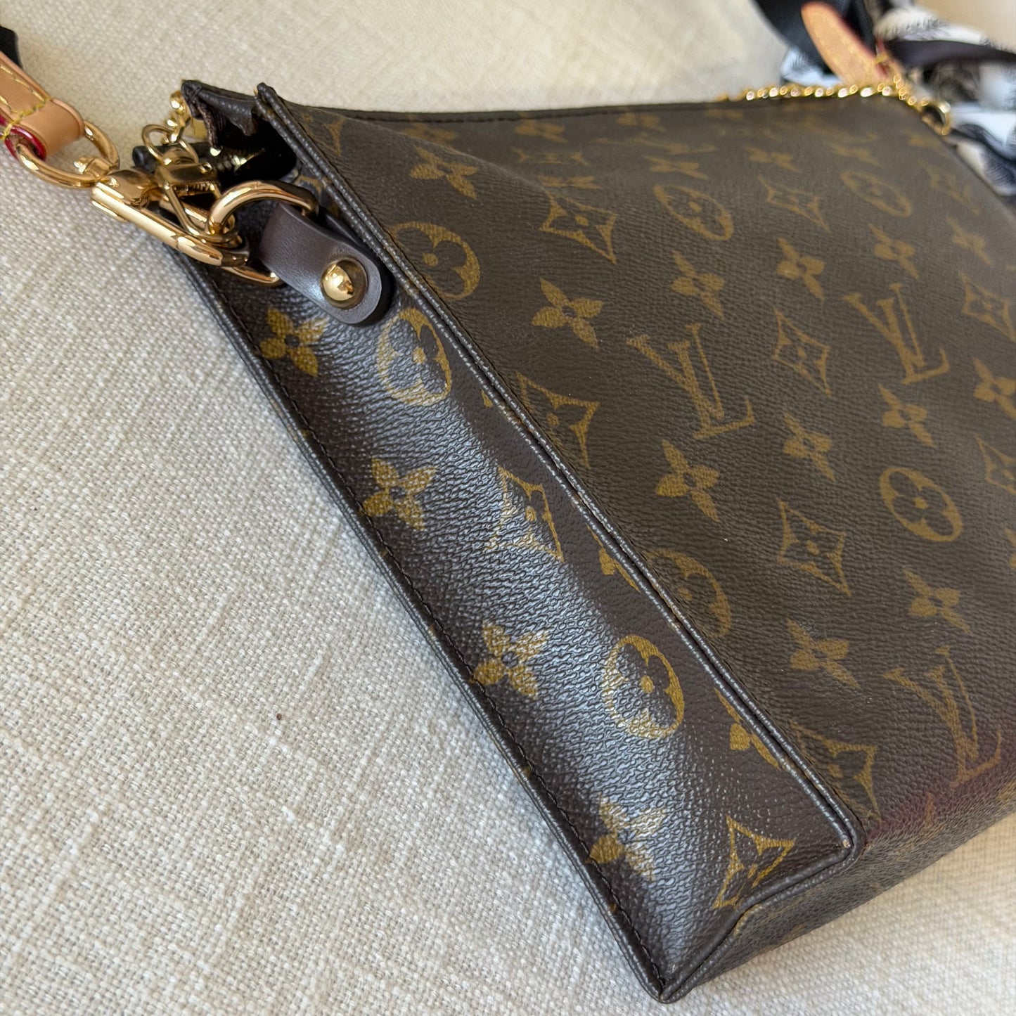Authentic Louis Vuitton Monogram Toiletry 26 Crossbody