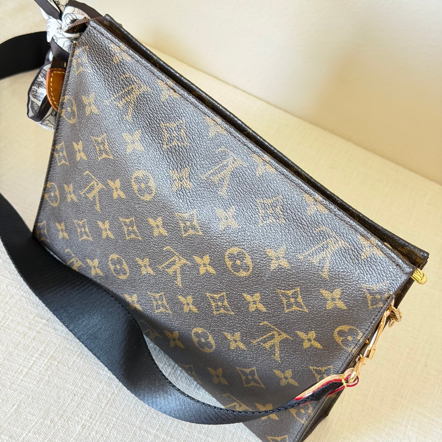 Authentic Louis Vuitton Monogram Toiletry 26 Crossbody
