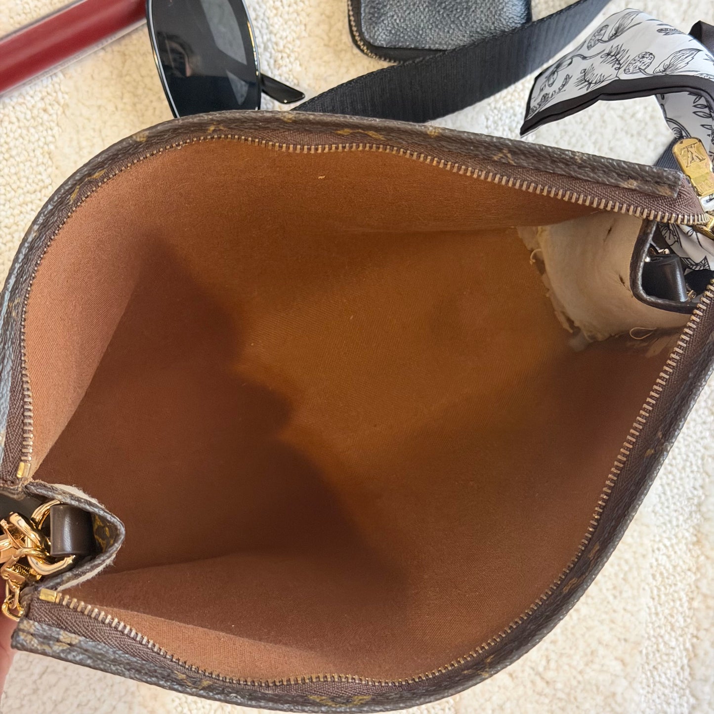 Authentic Louis Vuitton Monogram Toiletry 26 Crossbody