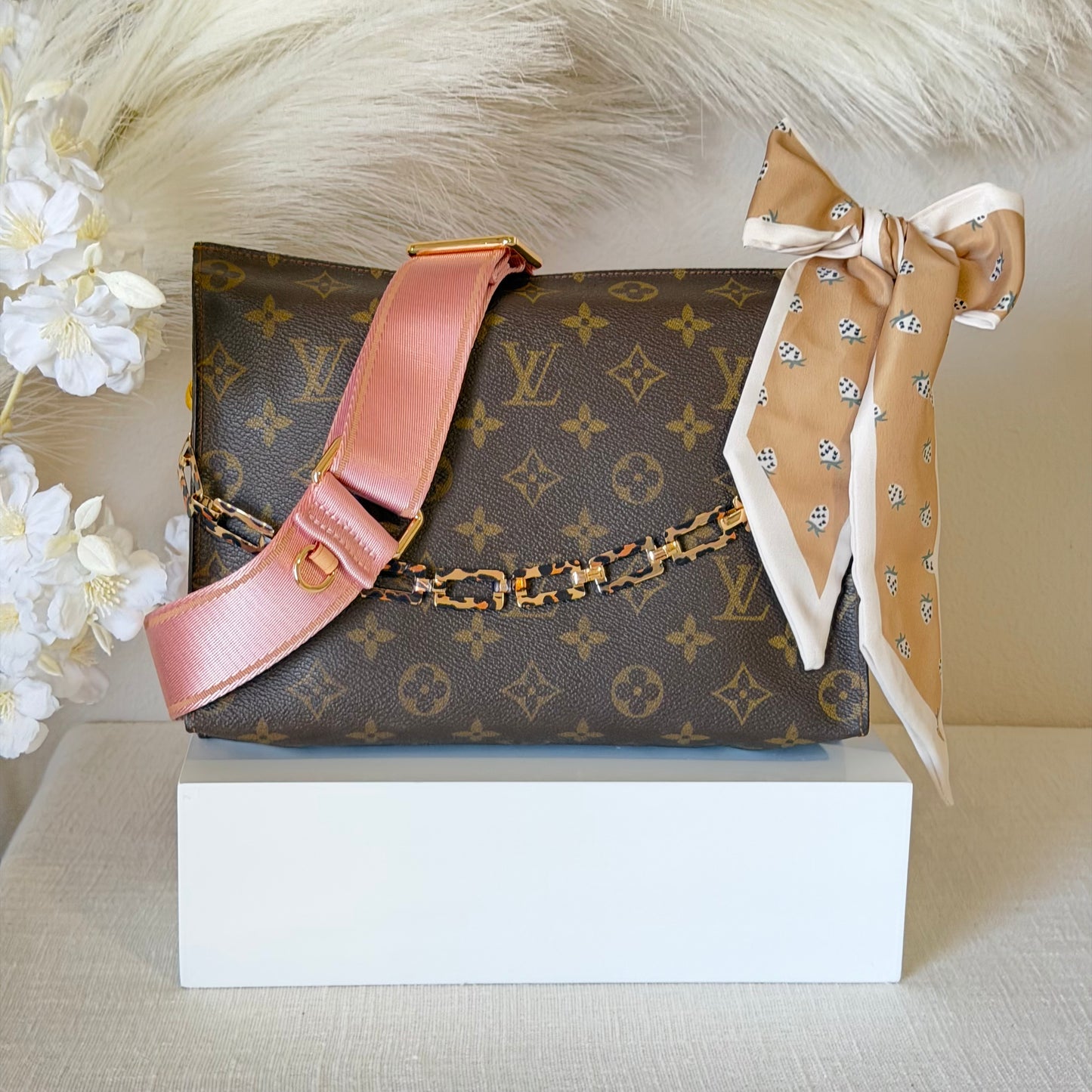 Authentic Louis Vuitton Monogram Toiletry 26 Crossbody