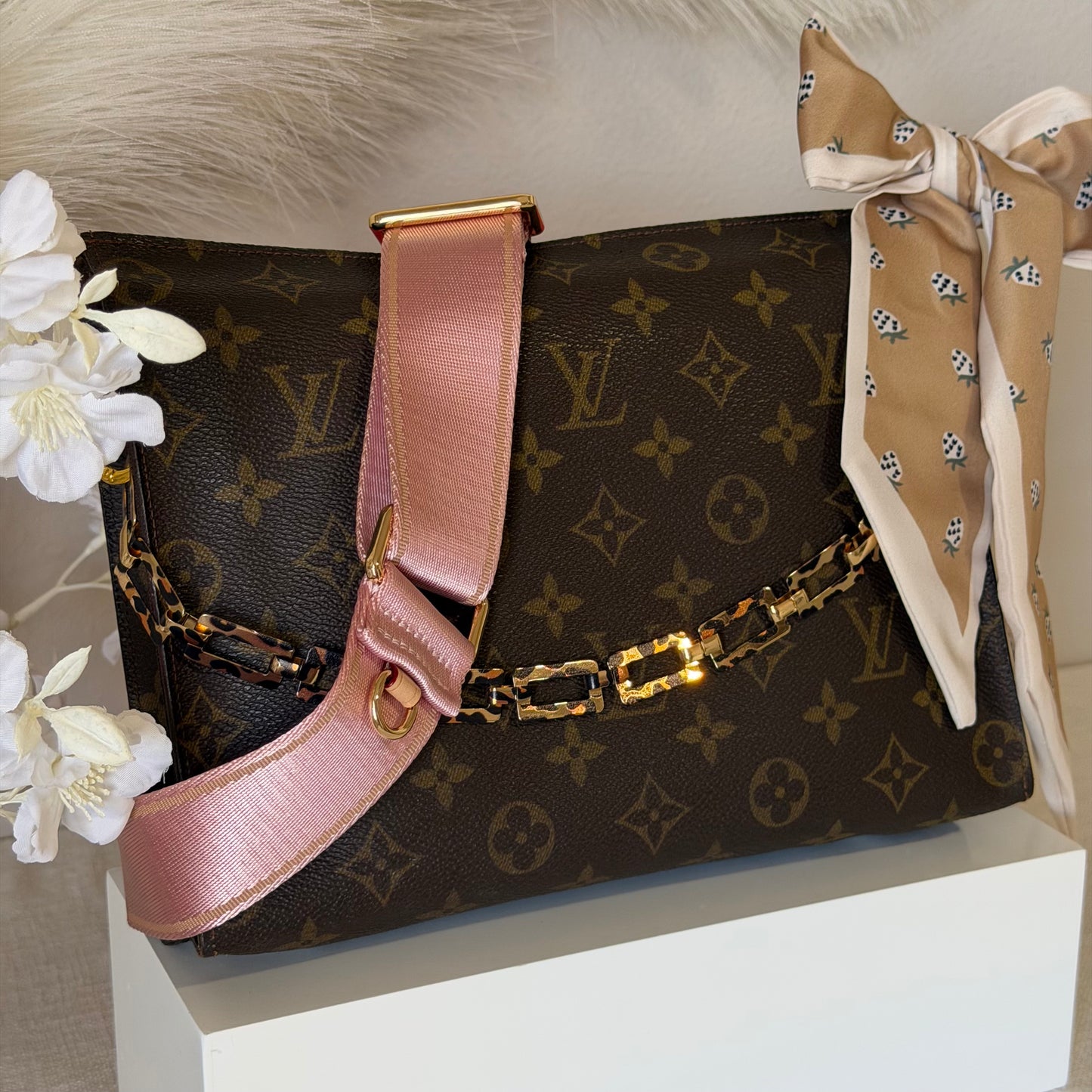 Authentic Louis Vuitton Monogram Toiletry 26 Crossbody
