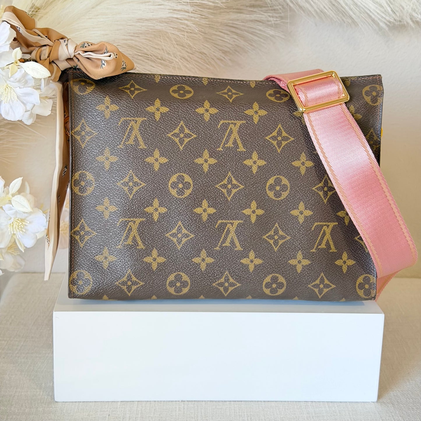 Authentic Louis Vuitton Monogram Toiletry 26 Crossbody