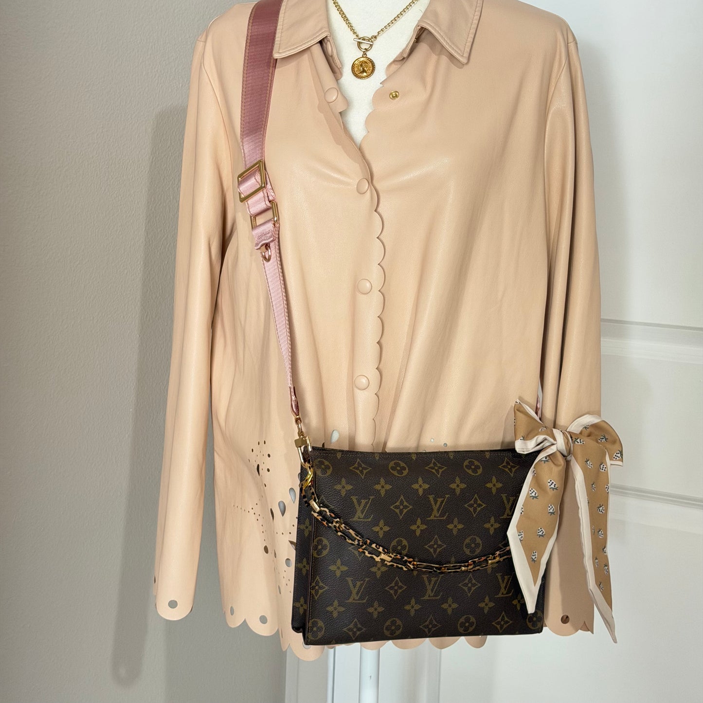 Authentic Louis Vuitton Monogram Toiletry 26 Crossbody