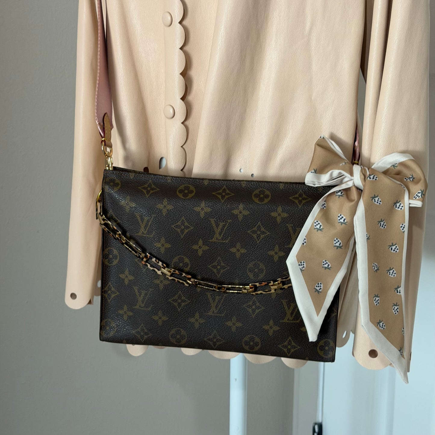 Authentic Louis Vuitton Monogram Toiletry 26 Crossbody