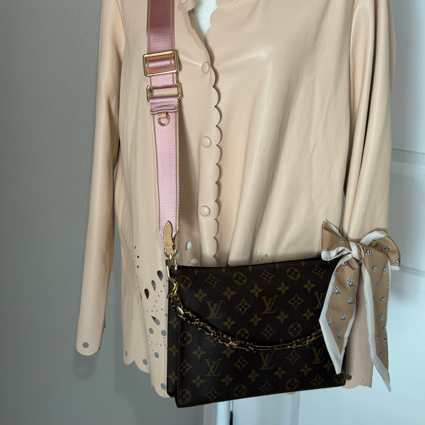 Authentic Louis Vuitton Monogram Toiletry 26 Crossbody