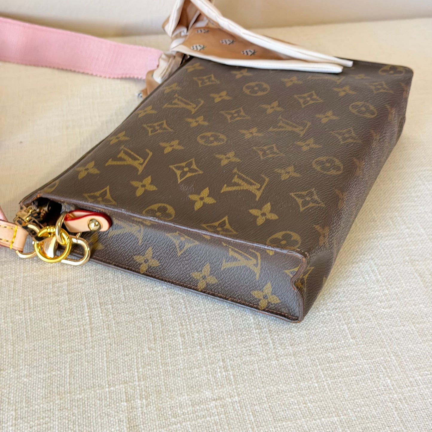 Authentic Louis Vuitton Monogram Toiletry 26 Crossbody