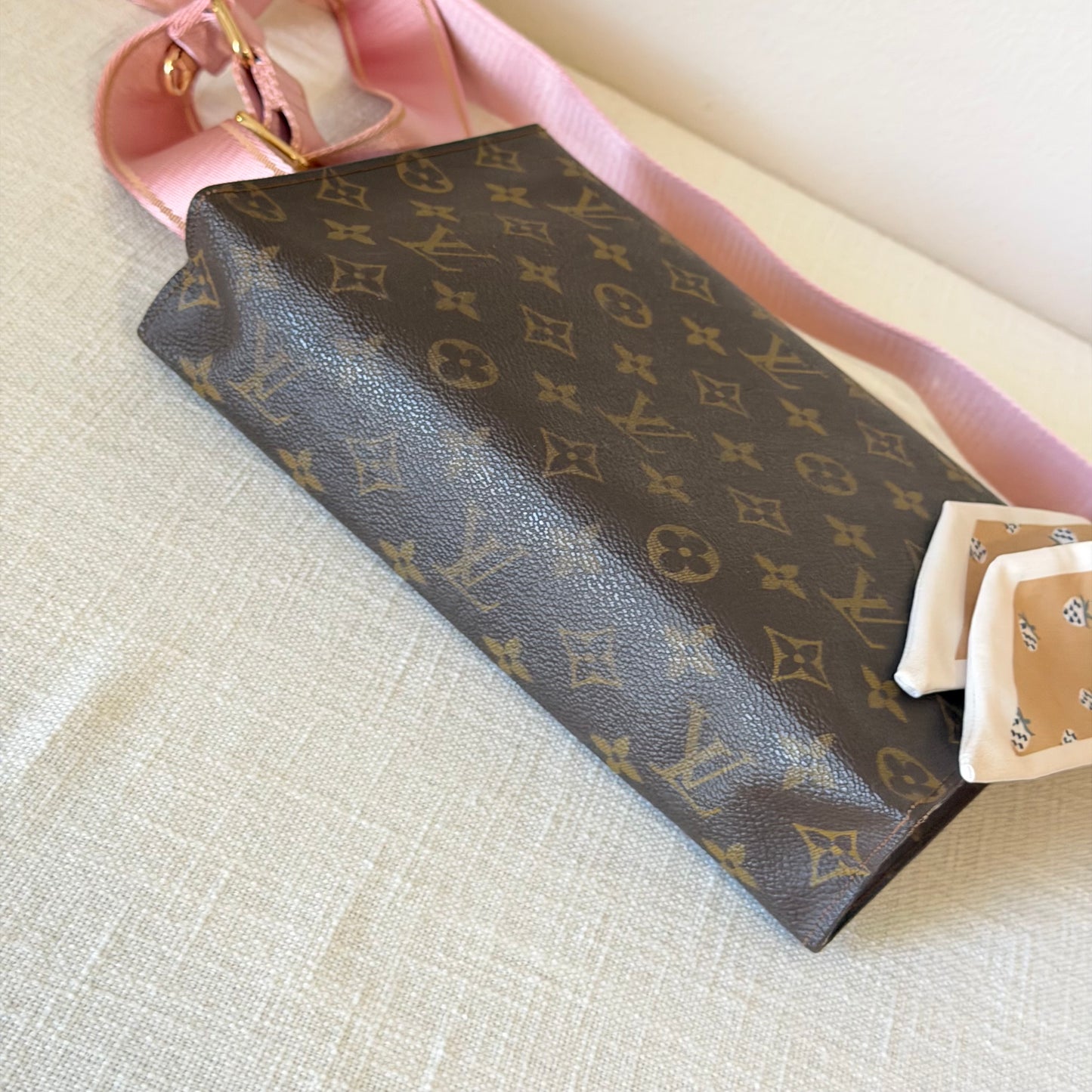 Authentic Louis Vuitton Monogram Toiletry 26 Crossbody