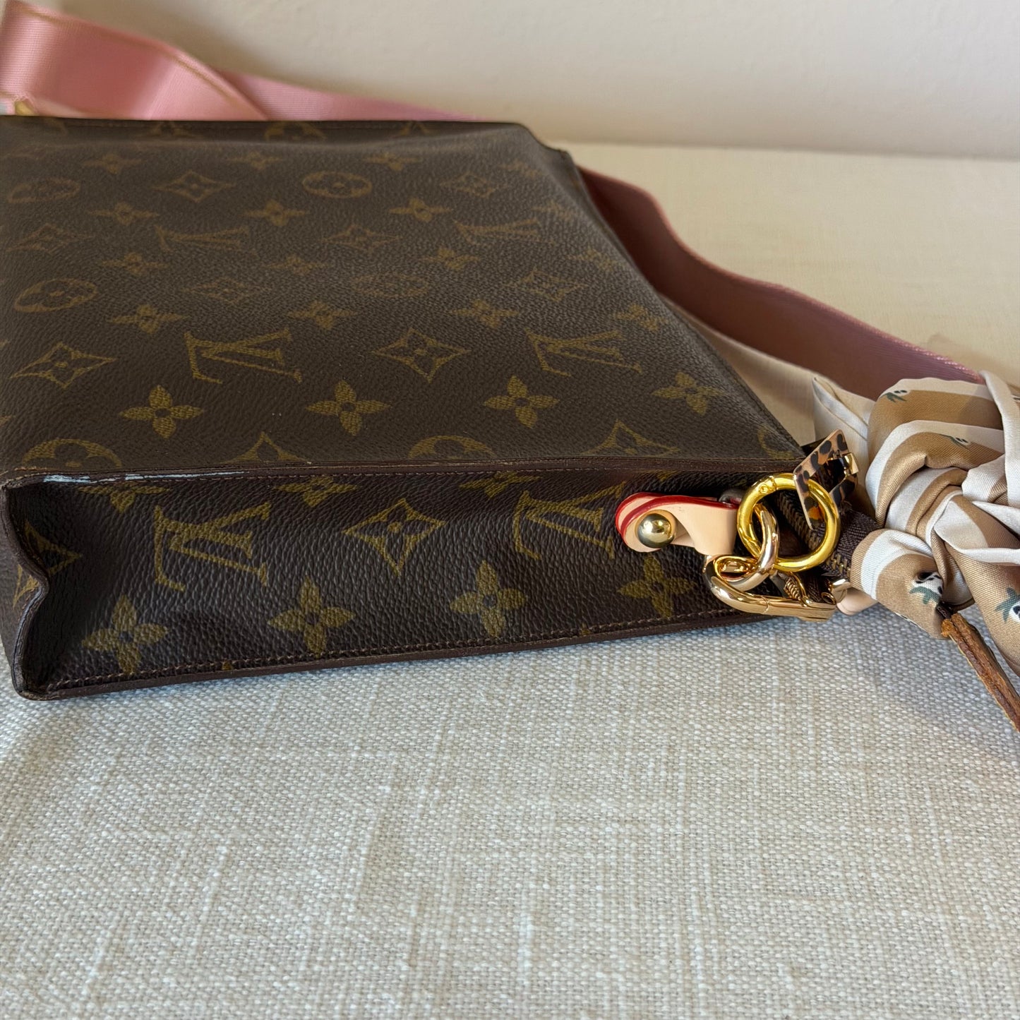 Authentic Louis Vuitton Monogram Toiletry 26 Crossbody