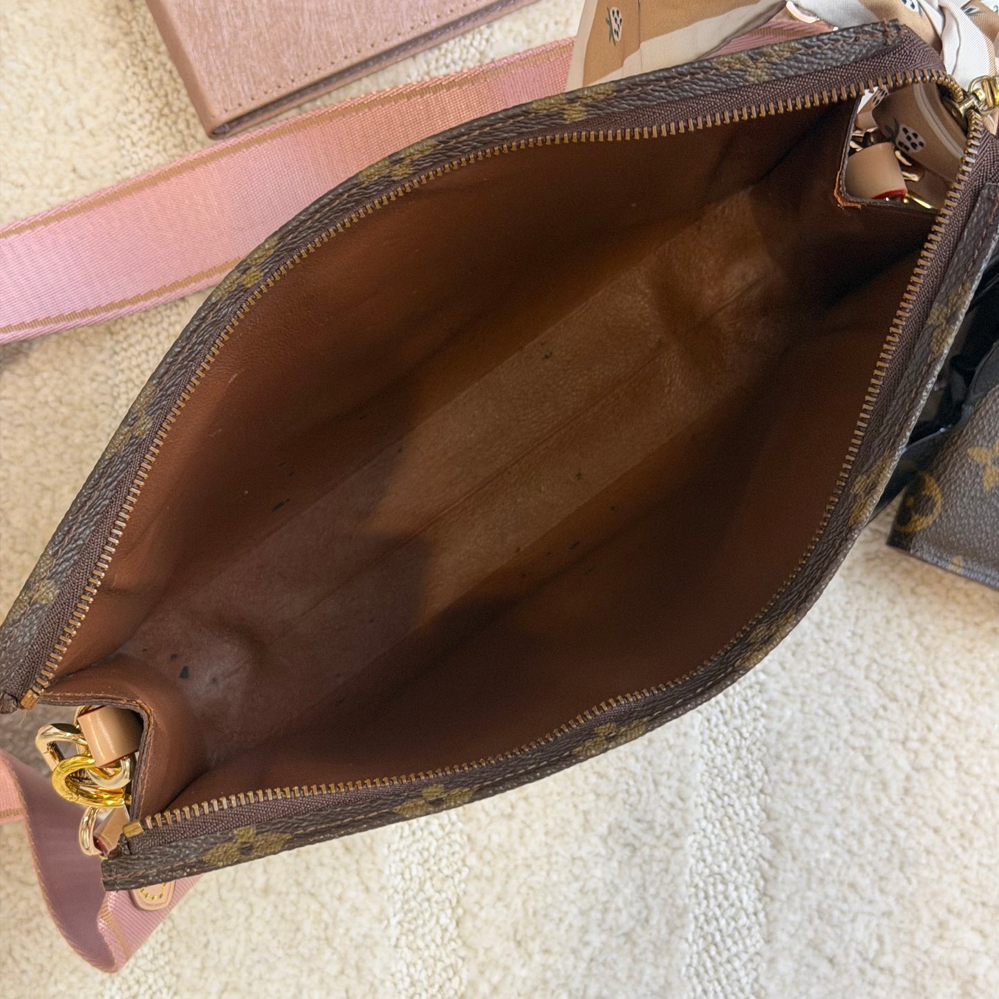Authentic Louis Vuitton Monogram Toiletry 26 Crossbody