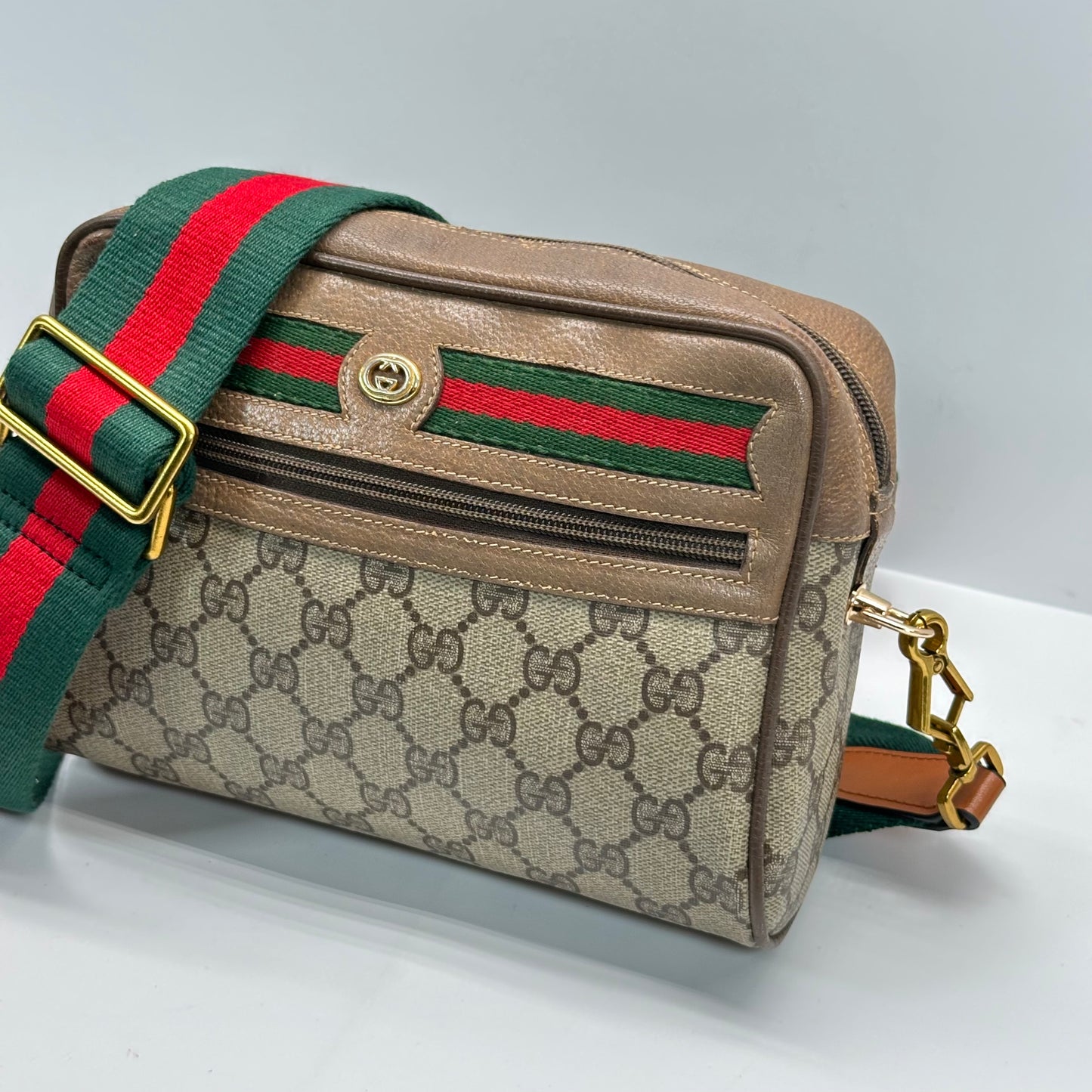 Authentic GUCCI Vintage GG Zipper Pouch Crossbody
