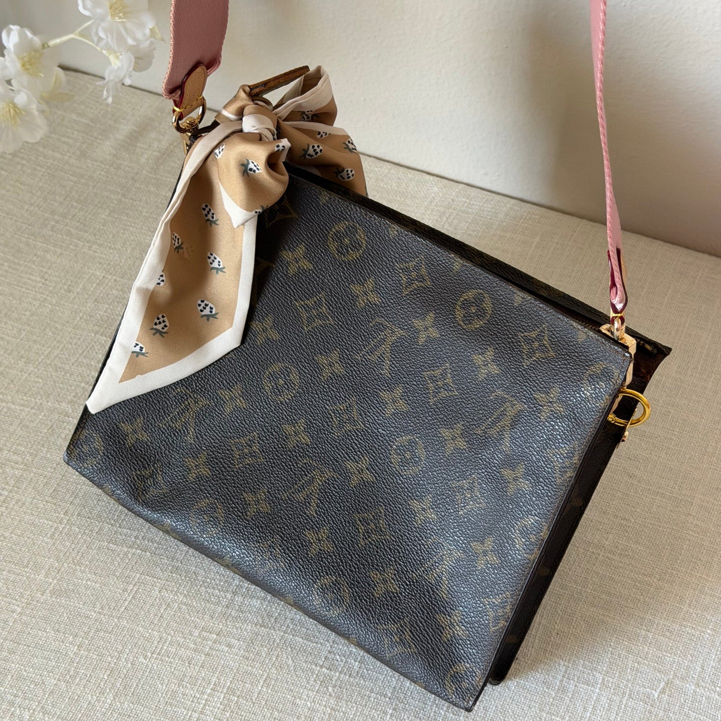 Authentic Louis Vuitton Monogram Toiletry 26 Crossbody