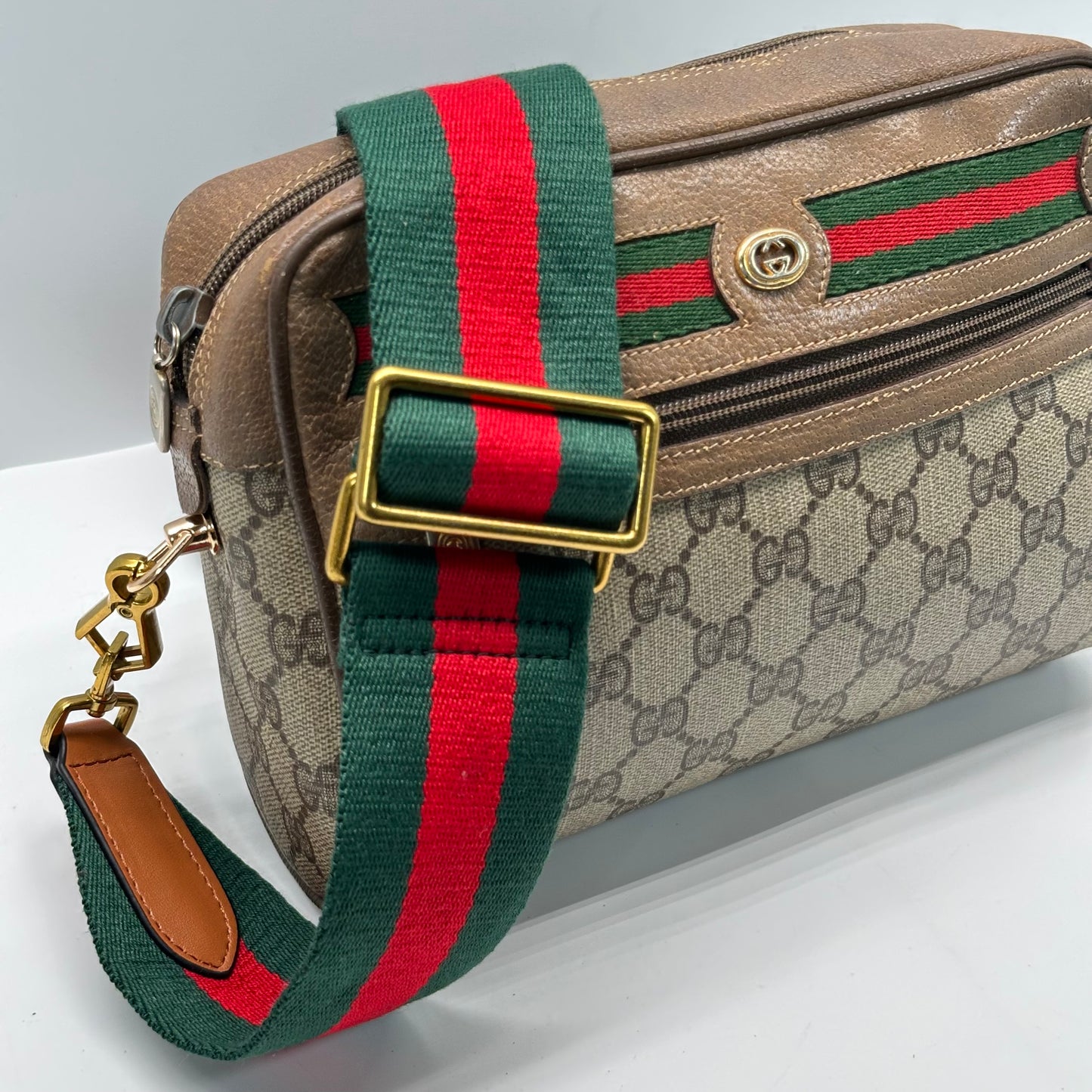 Authentic GUCCI Vintage GG Zipper Pouch Crossbody