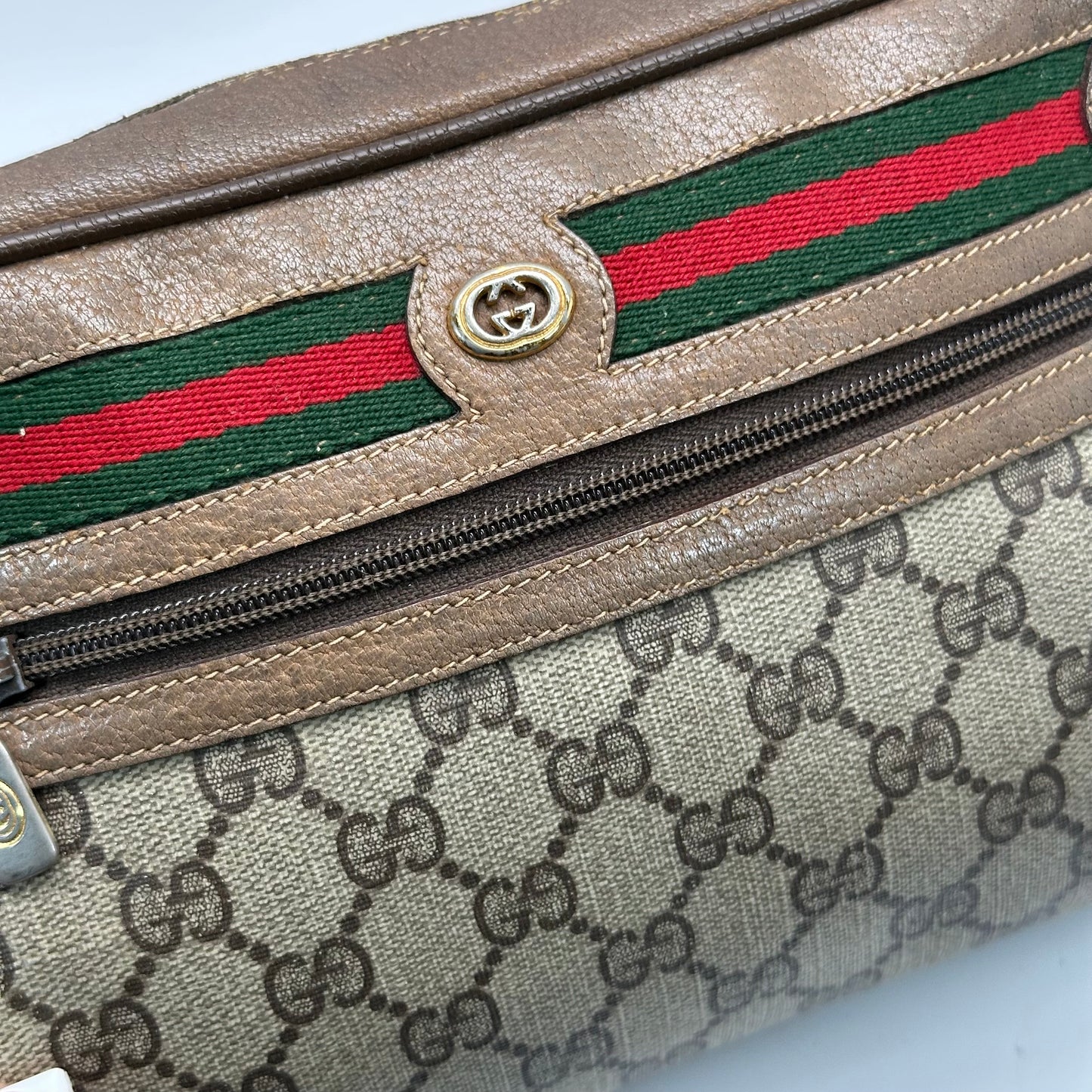 Authentic GUCCI Vintage GG Zipper Pouch Crossbody