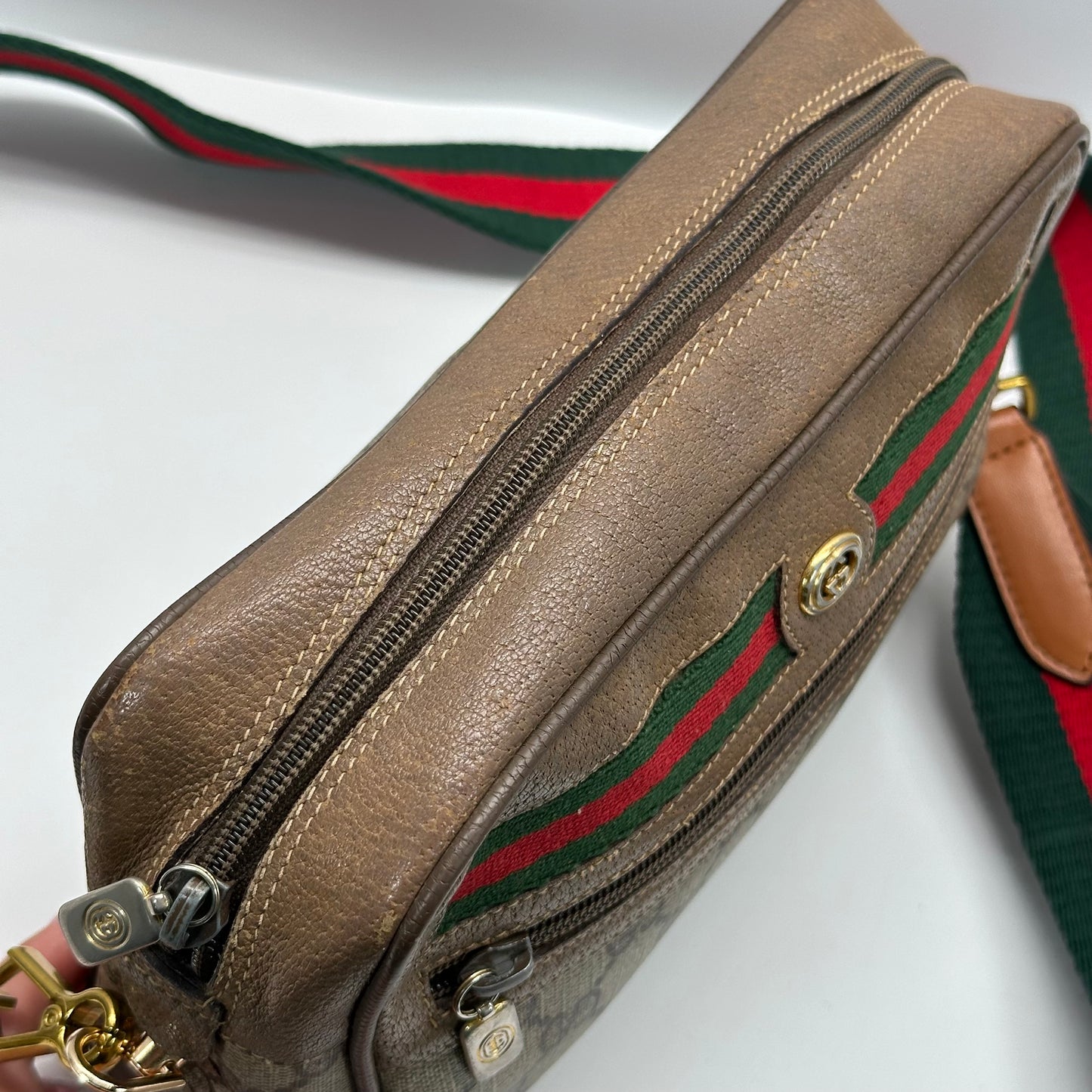 Authentic GUCCI Vintage GG Zipper Pouch Crossbody