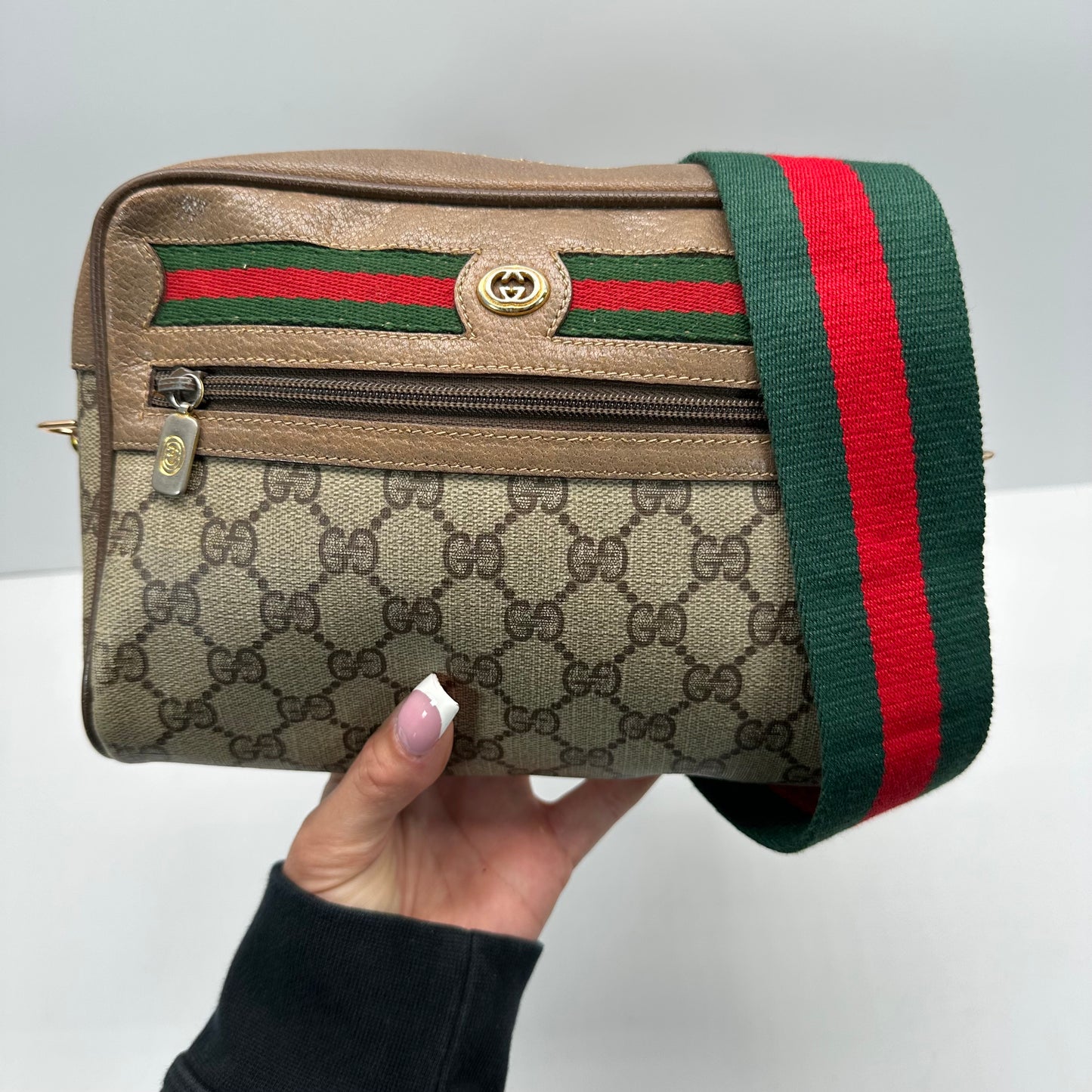 Authentic GUCCI Vintage GG Zipper Pouch Crossbody